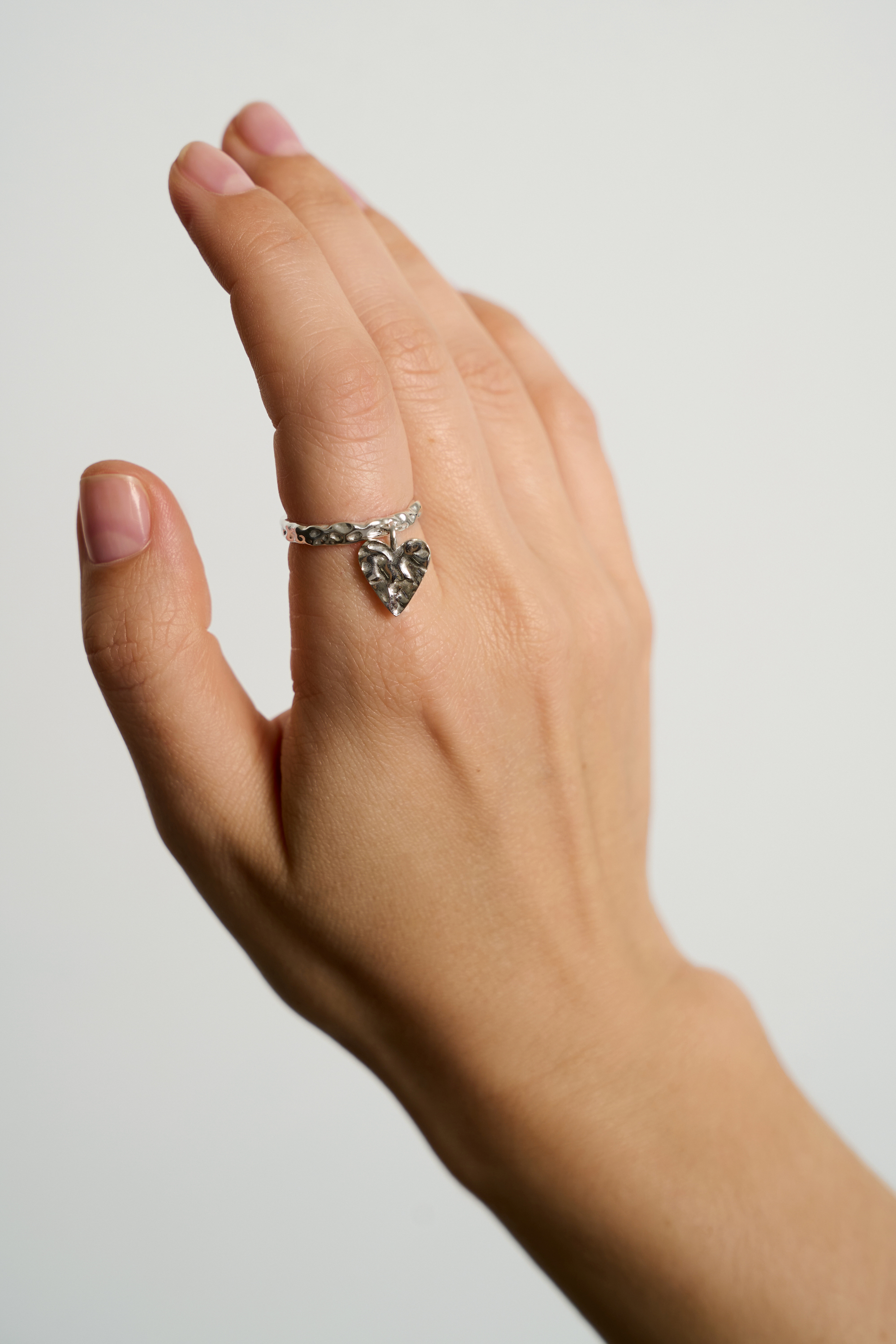 Кольцо с подвеской сердце