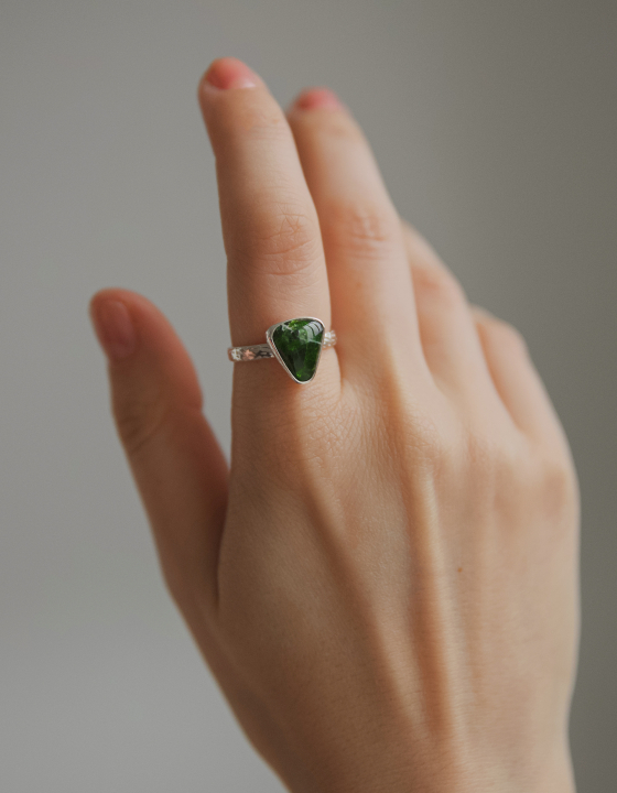 Кольцо с хромдиопсидом