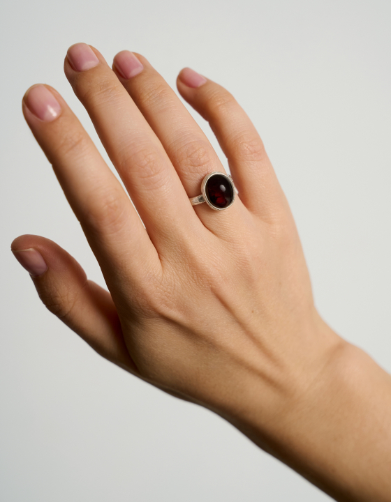 Кольцо с гранатом