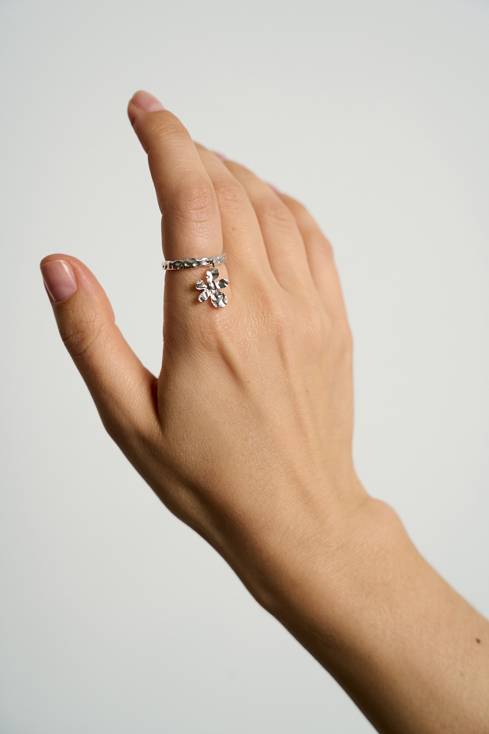 Кольцо с подвеской Флора