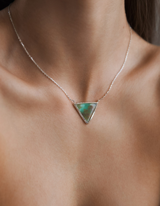 Подвеска с перуанским опалом