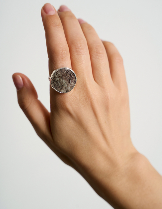 Кольцо с флогопитом