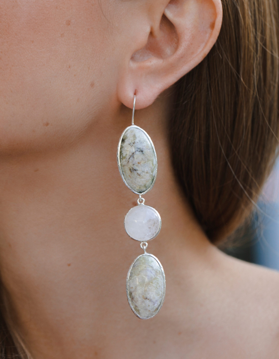 Серьги с лепидолитом, горным хрусталём и праземом