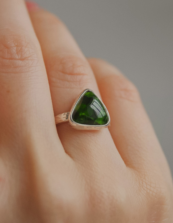 Кольцо с хромдиопсидом