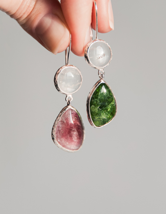 Серьги с горным хрусталем, хромдиопсидом и турмалином