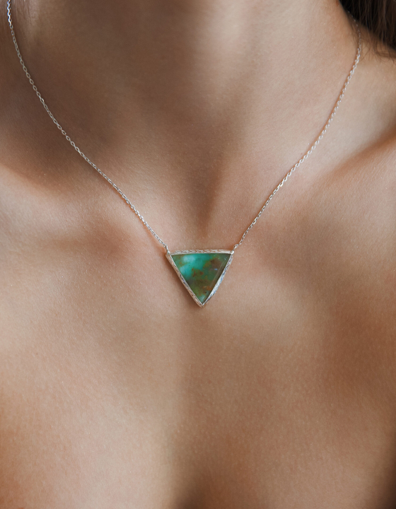 Подвеска с перуанским опалом