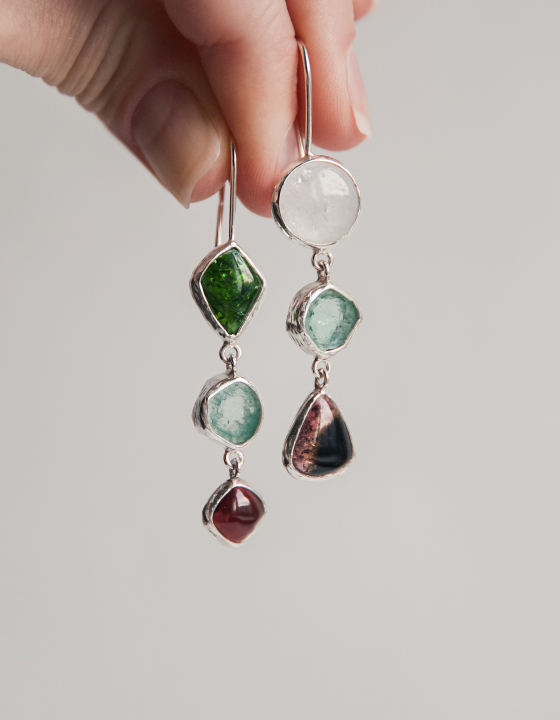 Серьги с горным хрусталем, хромдиопсидом, аквамарином, гранатом и турмалином