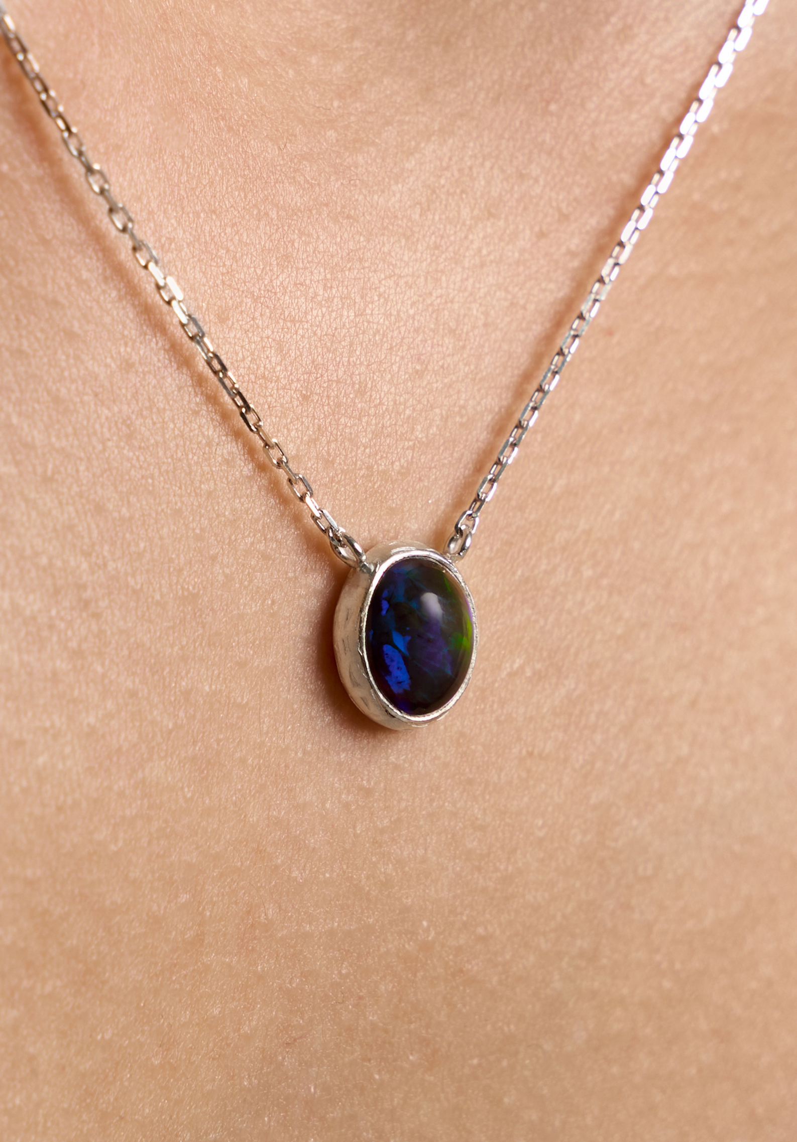 Подвеска с эфиопским опалом