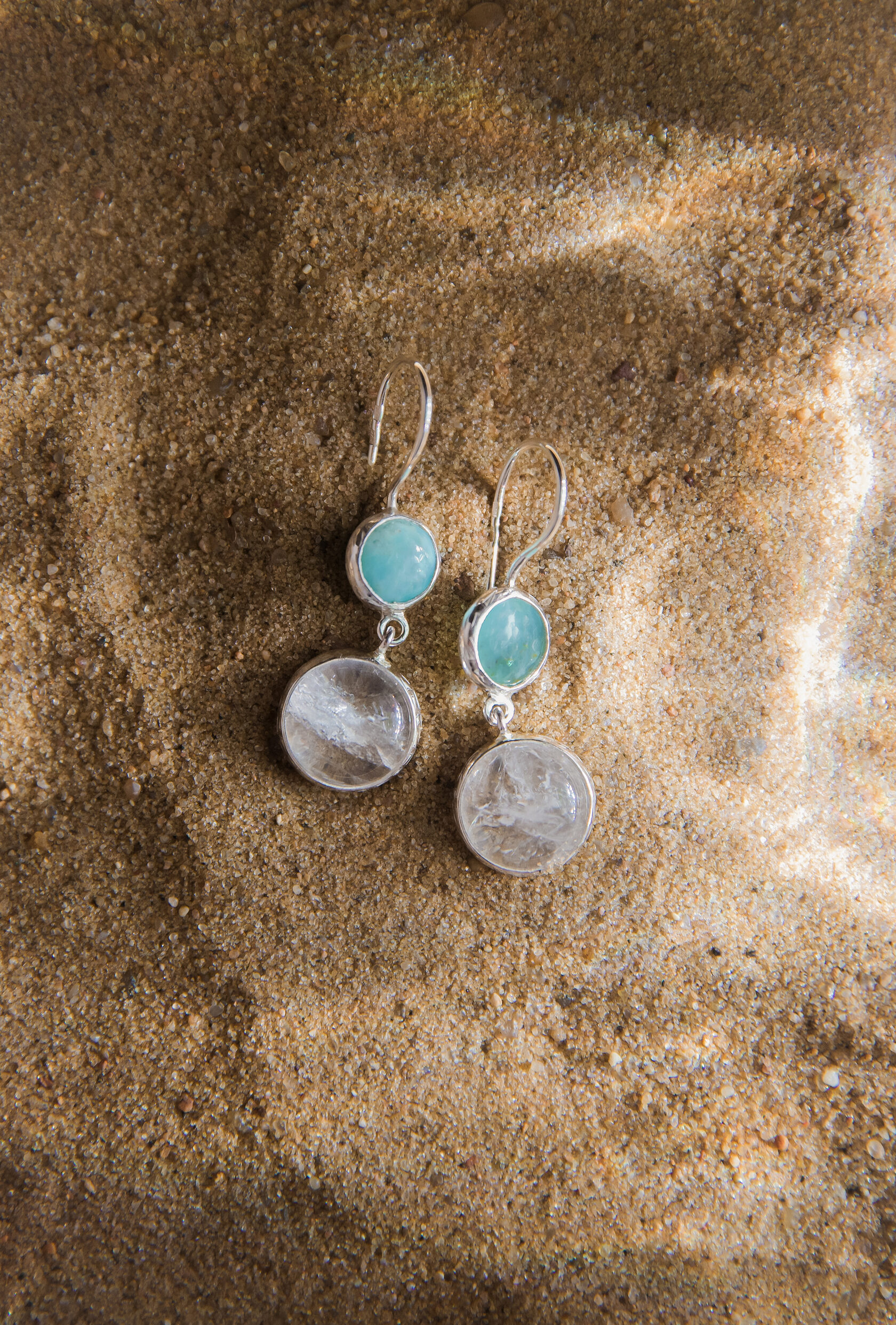 Серьги с перуанским опалом и горным хрусталем