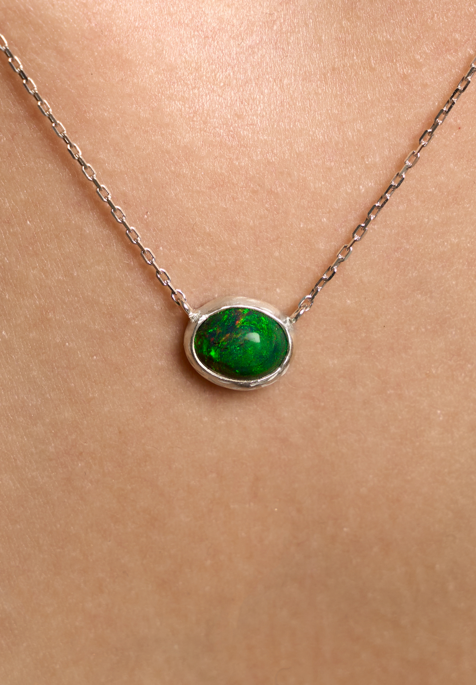 Подвеска с эфиопским опалом