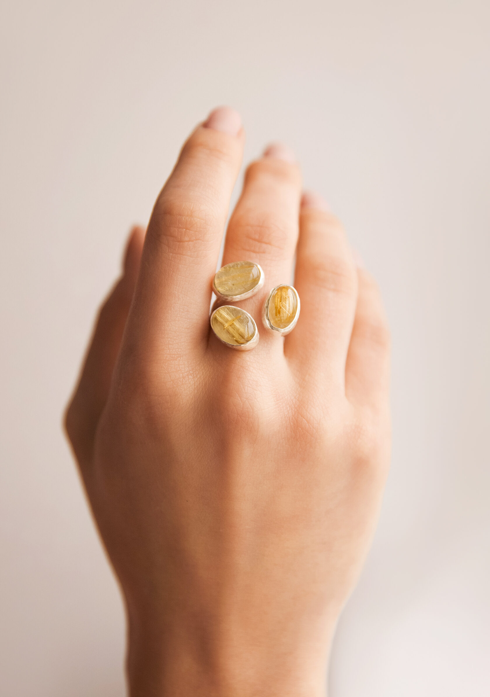 Кольцо с рутиловым кварцем