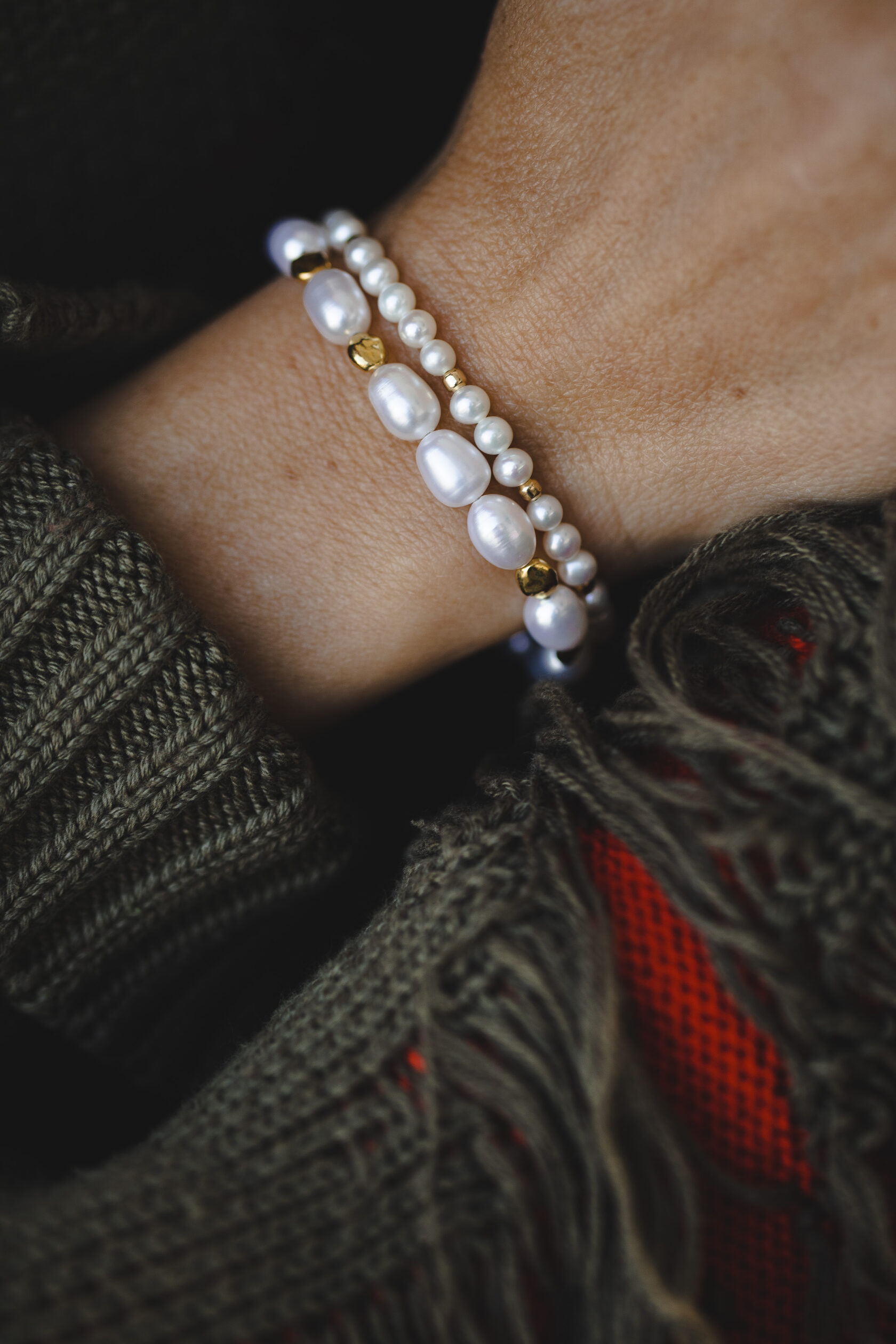 Браслет с бусинами речного жемчуга Браслет с бусинами речного жемчуга