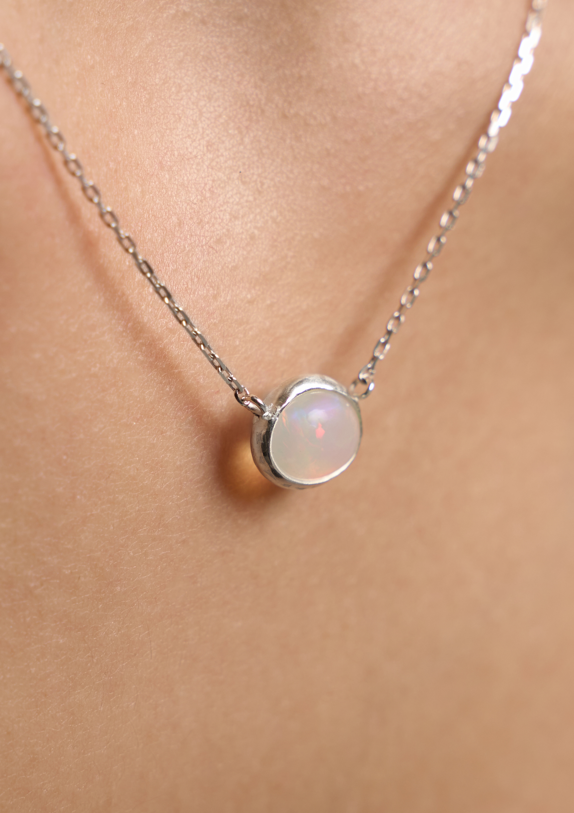 Подвеска с эфиопским опалом