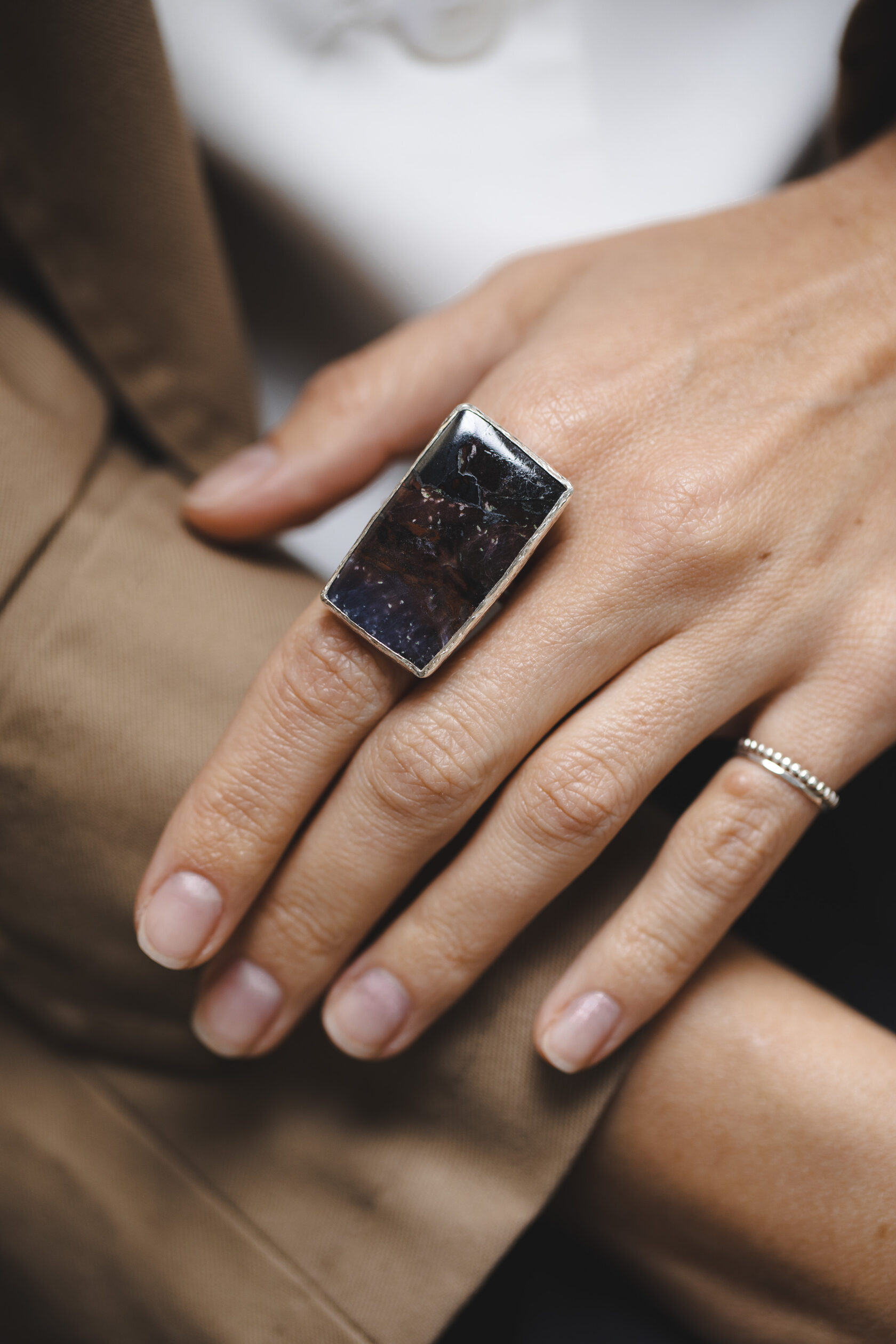 Кольцо с петерситом