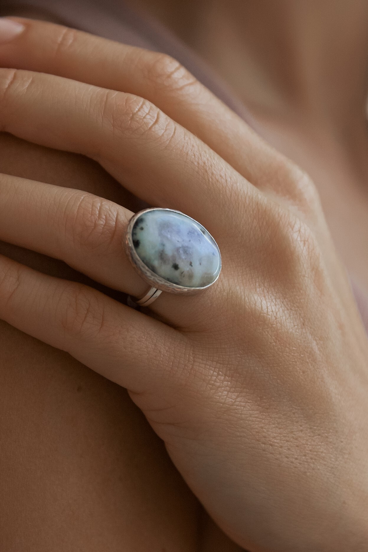 Кольцо с амазонитовым пегматитом