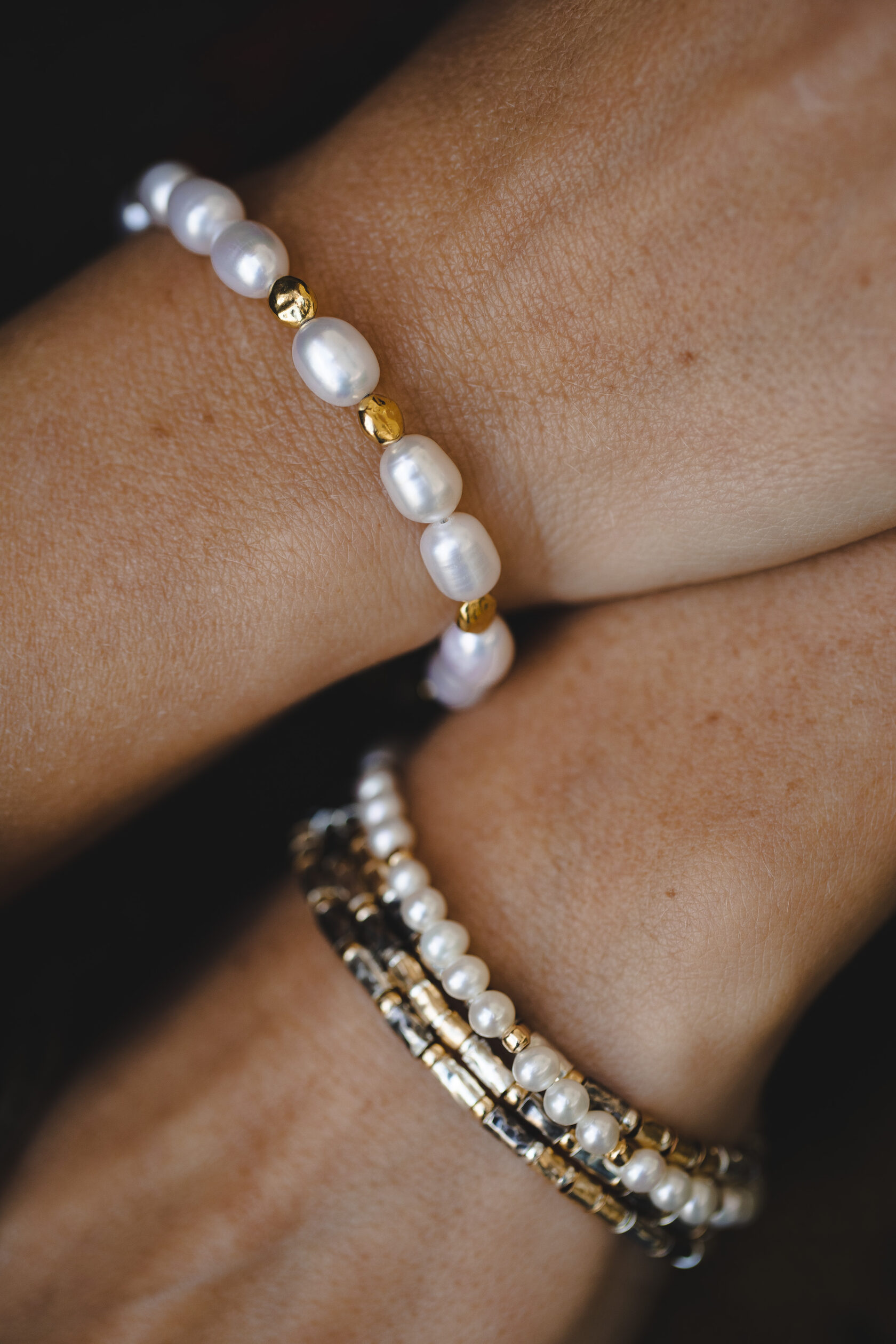 Браслет с бусинами речного жемчуга Браслет с бусинами речного жемчуга