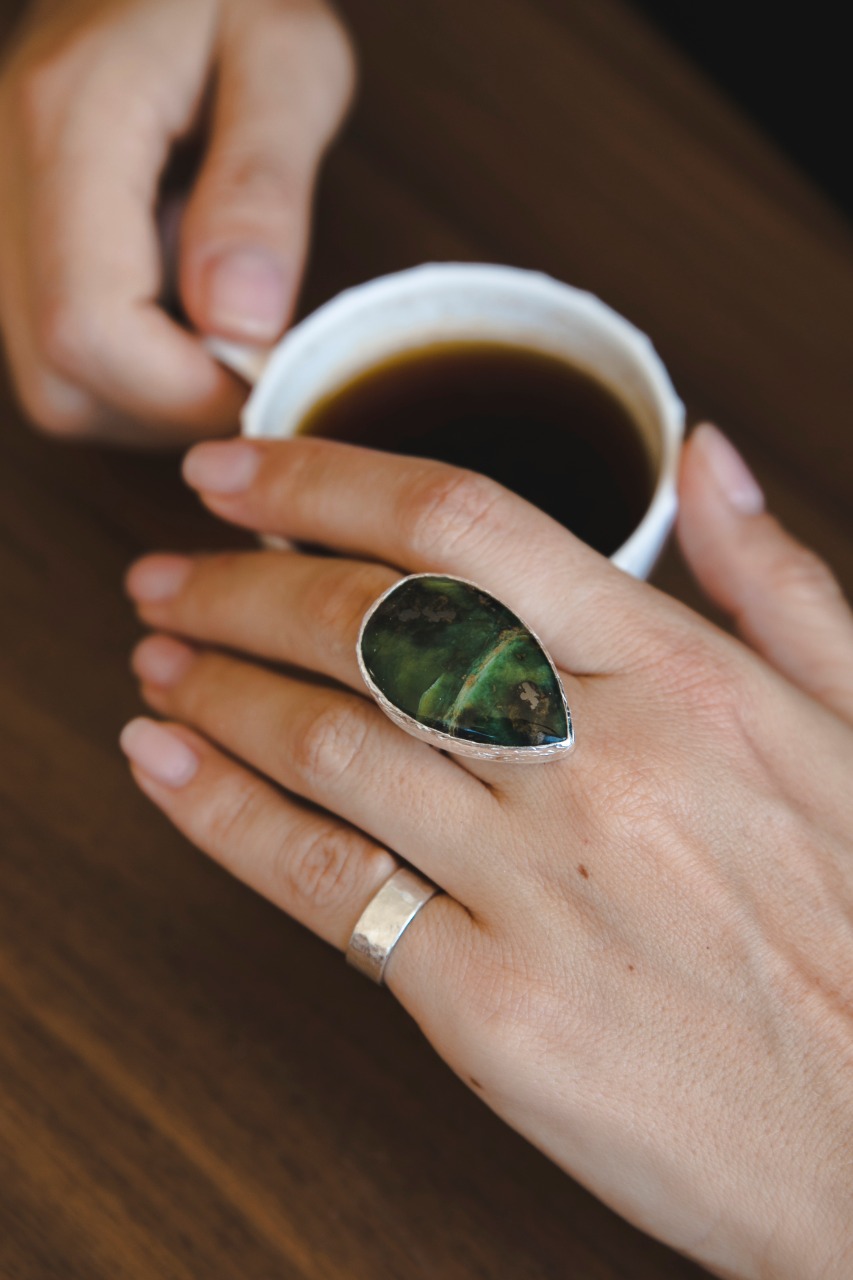 Кольцо с каплей офита