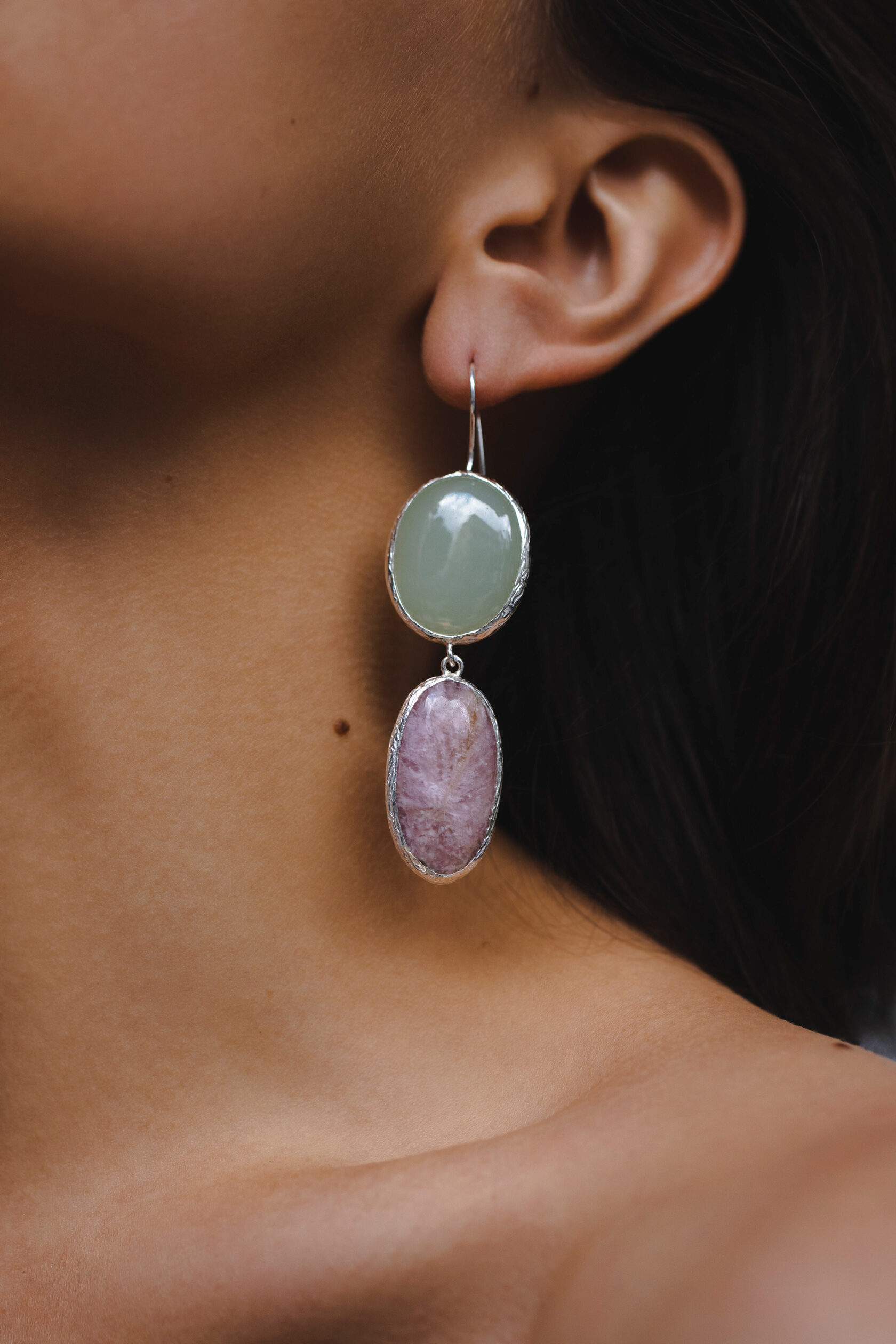 Серьги с нефритом и уссингитом