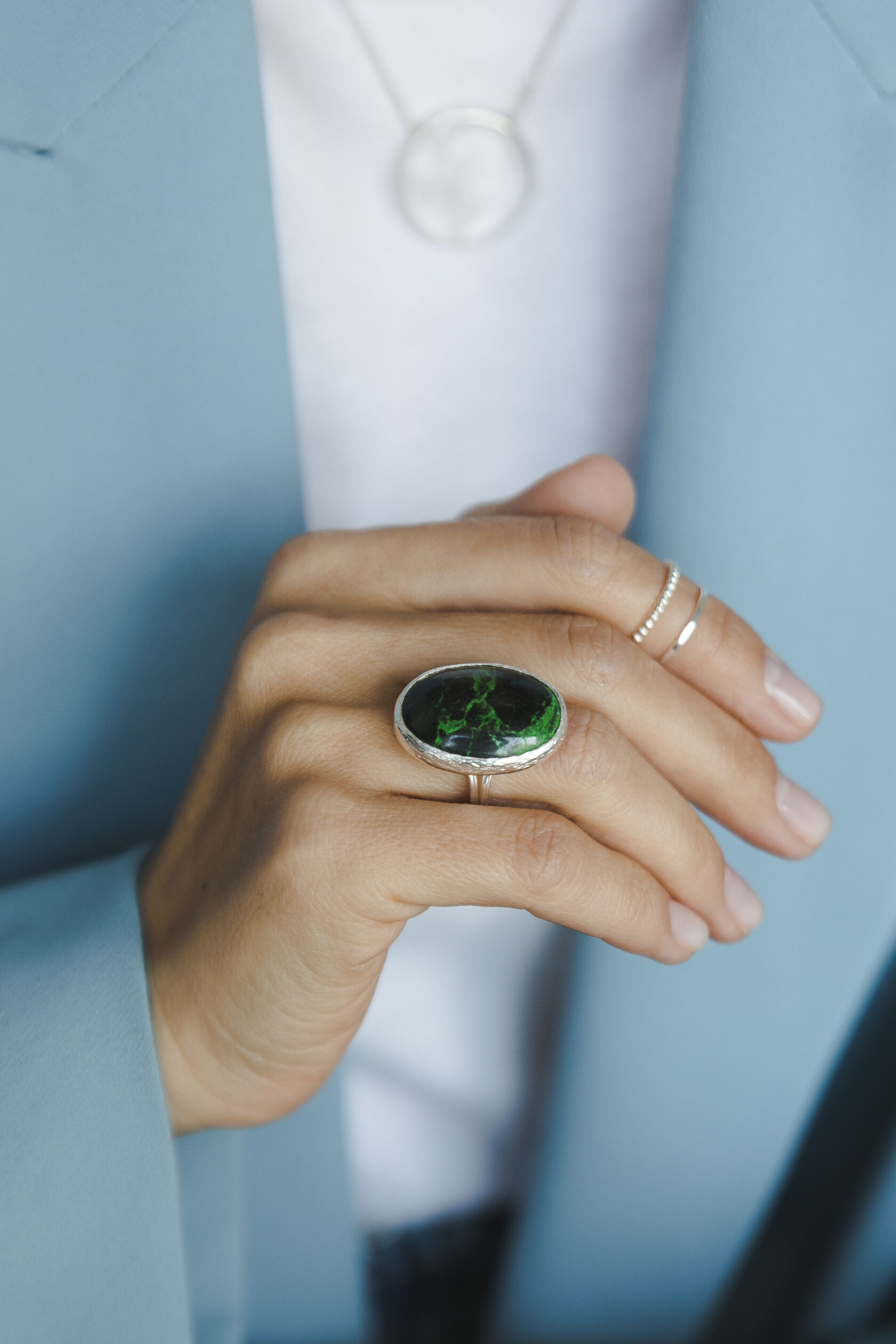 Кольцо с уваровитом