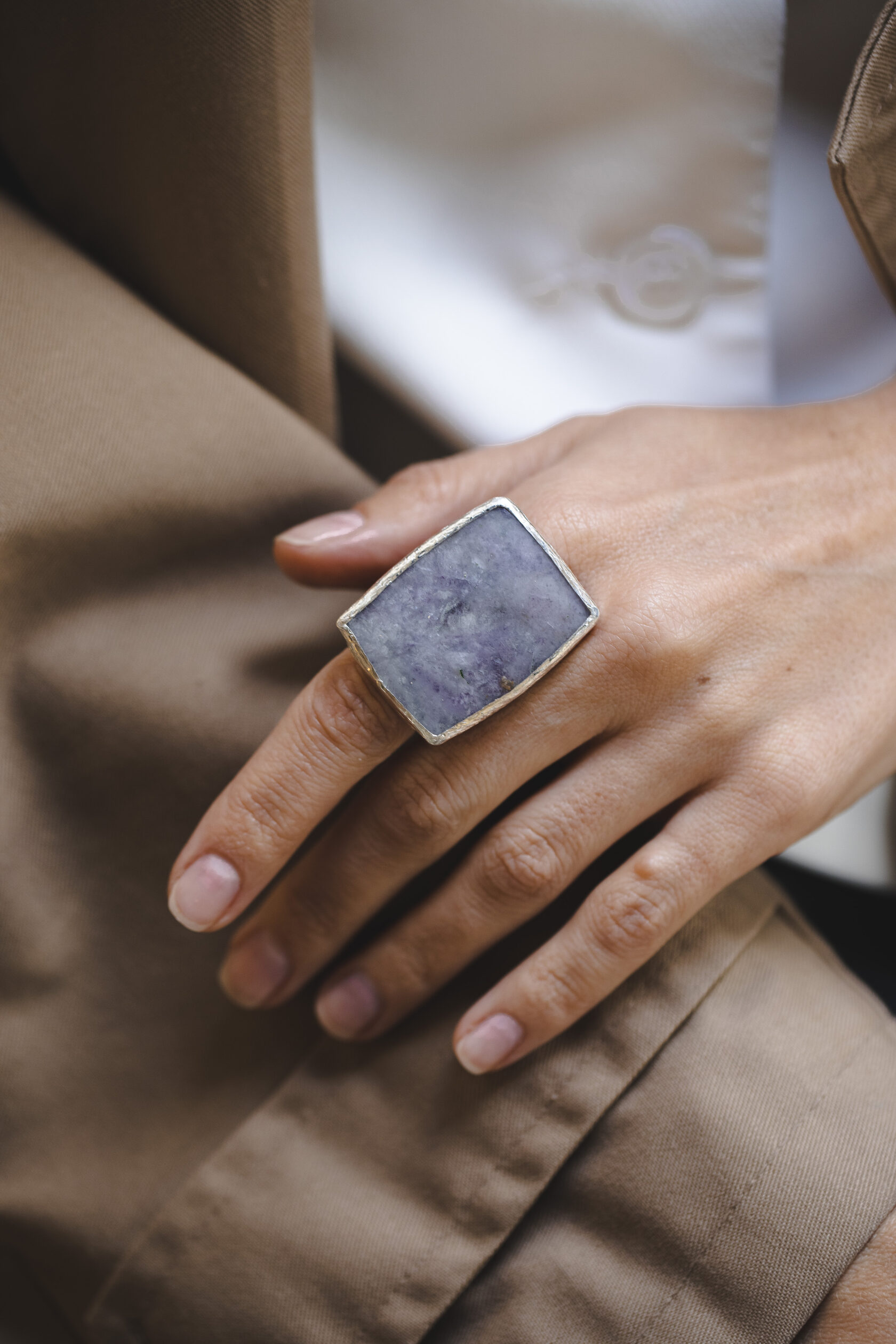 Кольцо с лепидолитом