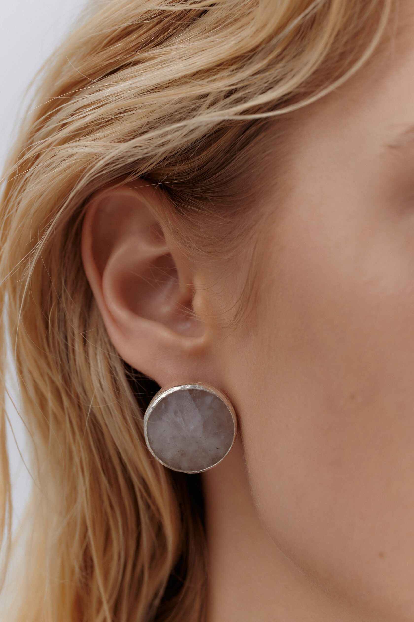 Серьги-пусеты с уссингитом