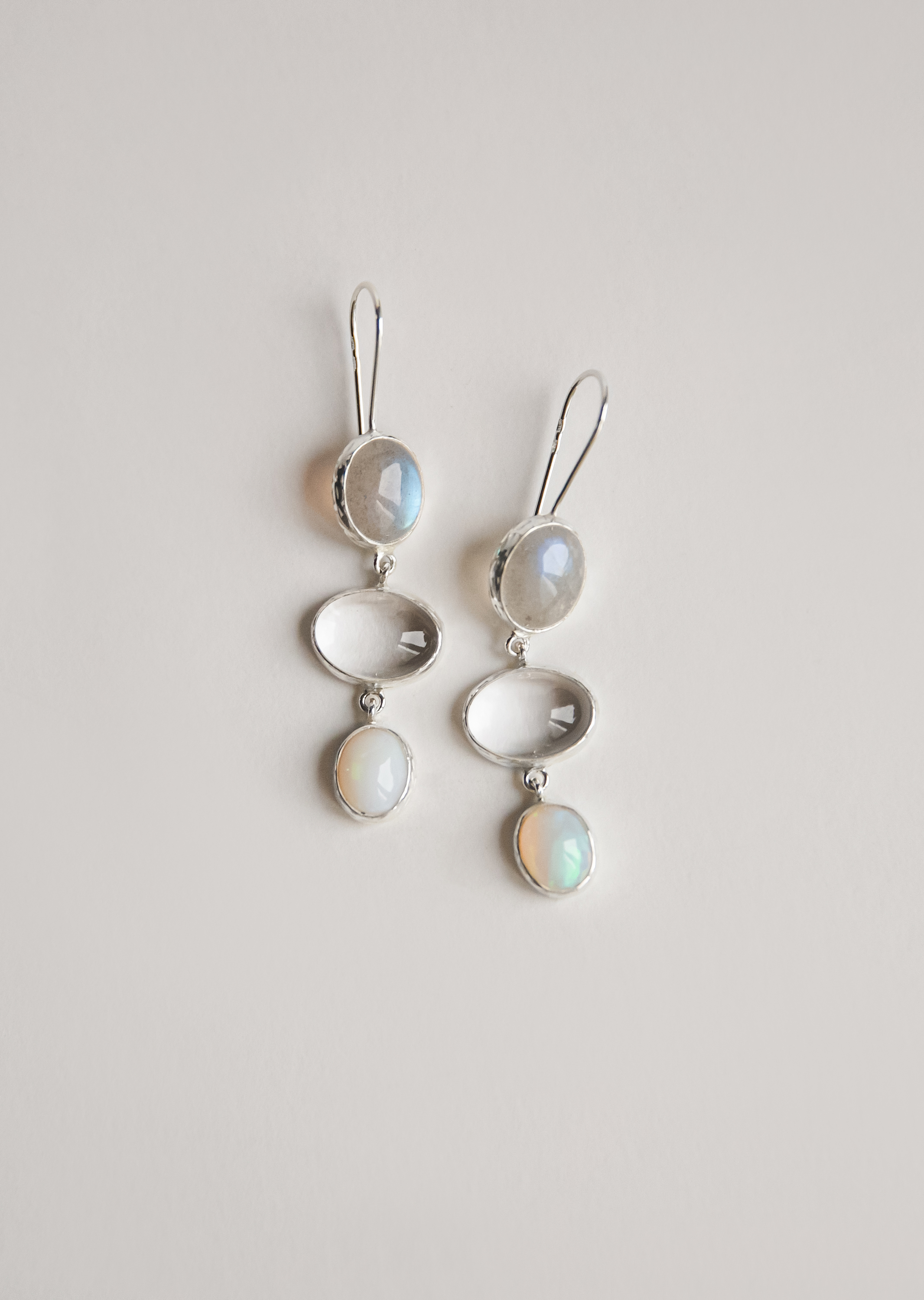 Серьги с лабрадоритом, горным хрусталем и эфиопским опалом