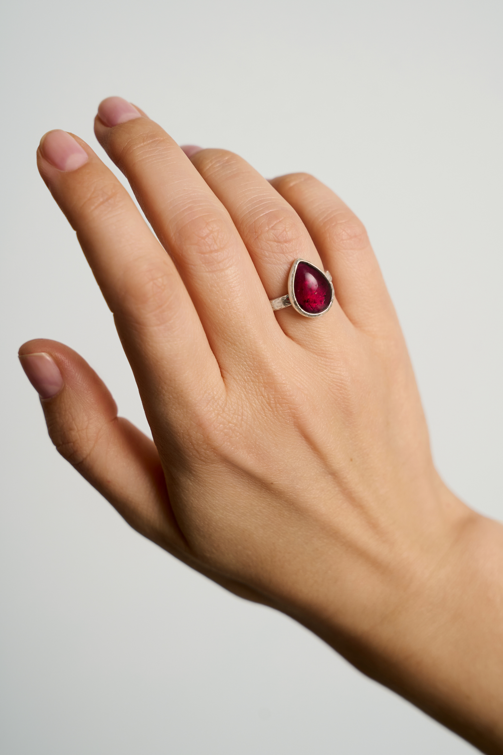 Кольцо с гранатом