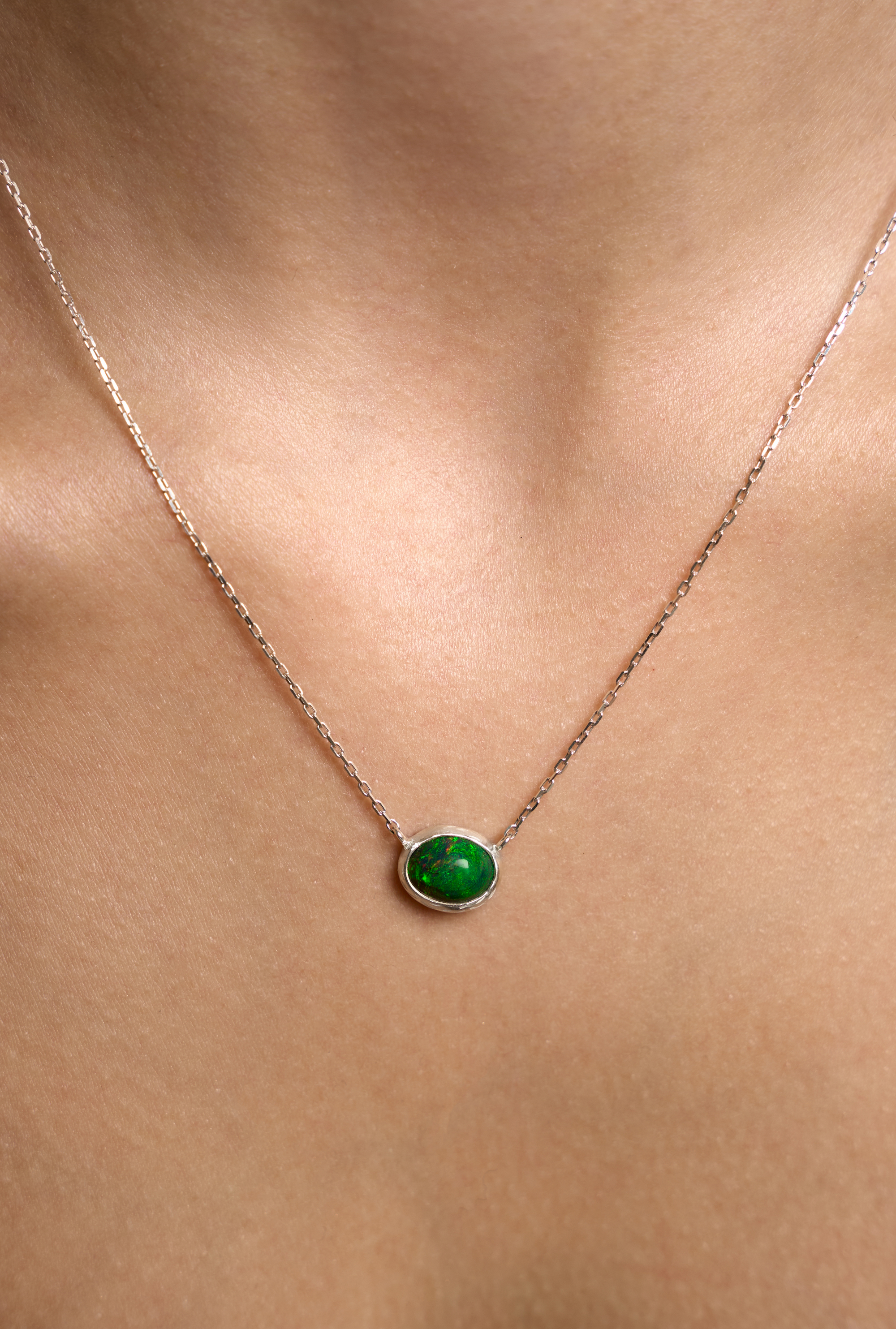 Подвеска с эфиопским опалом