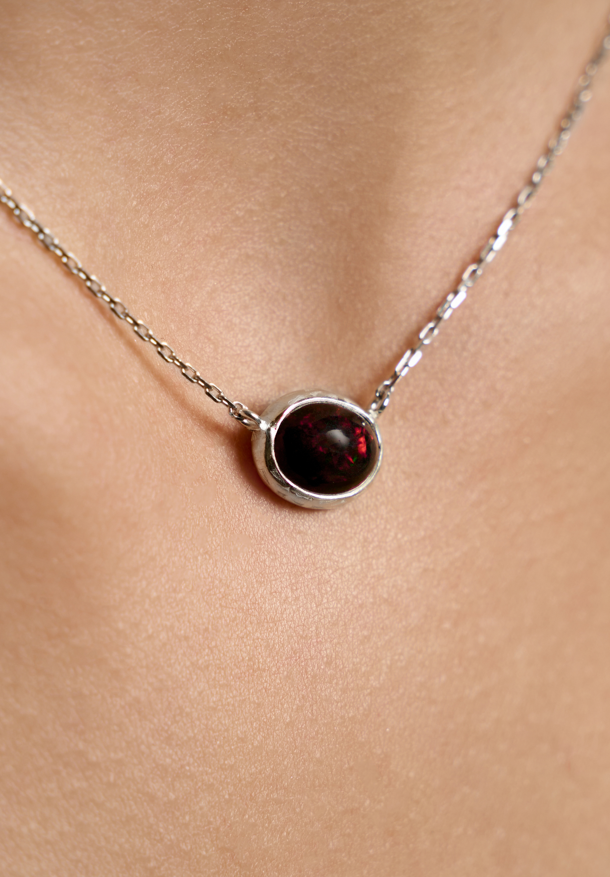 Подвеска с эфиопским опалом