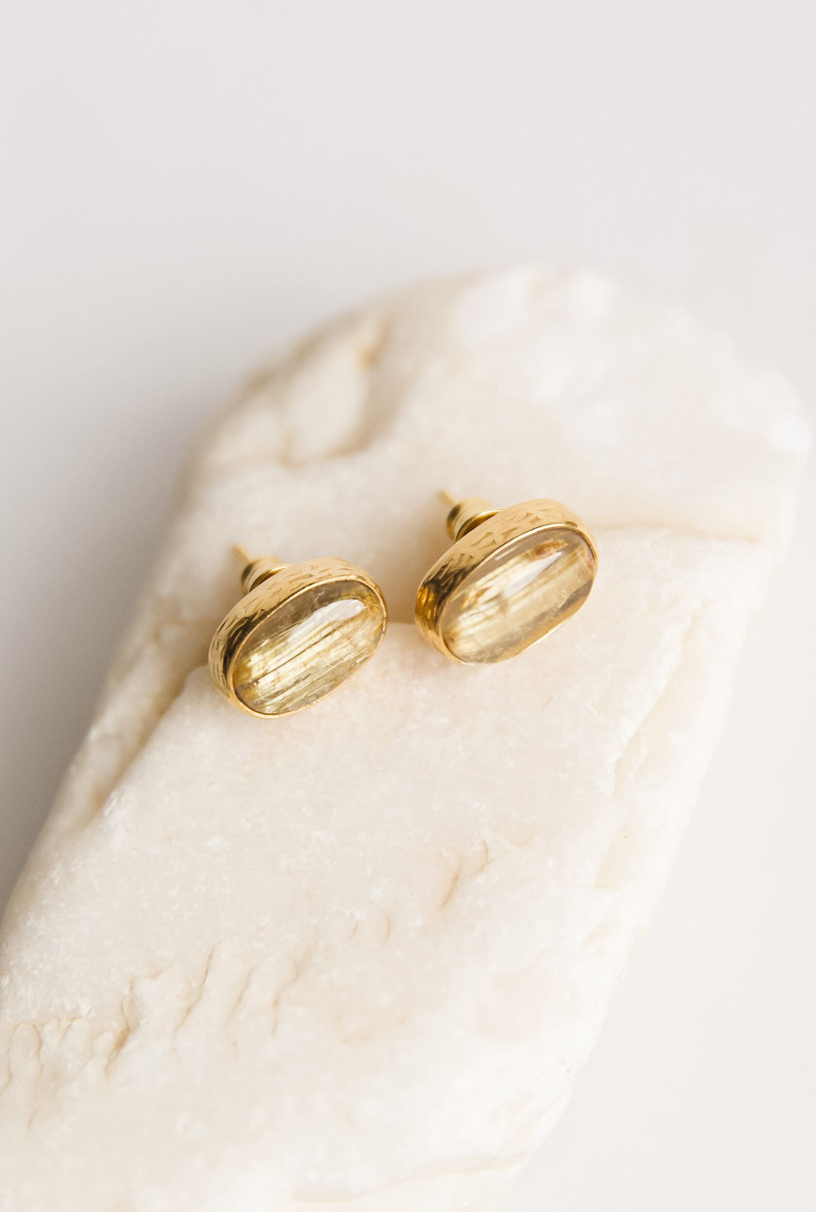 Пусеты с рутиловым кварцем Пусеты с рутиловым кварцем