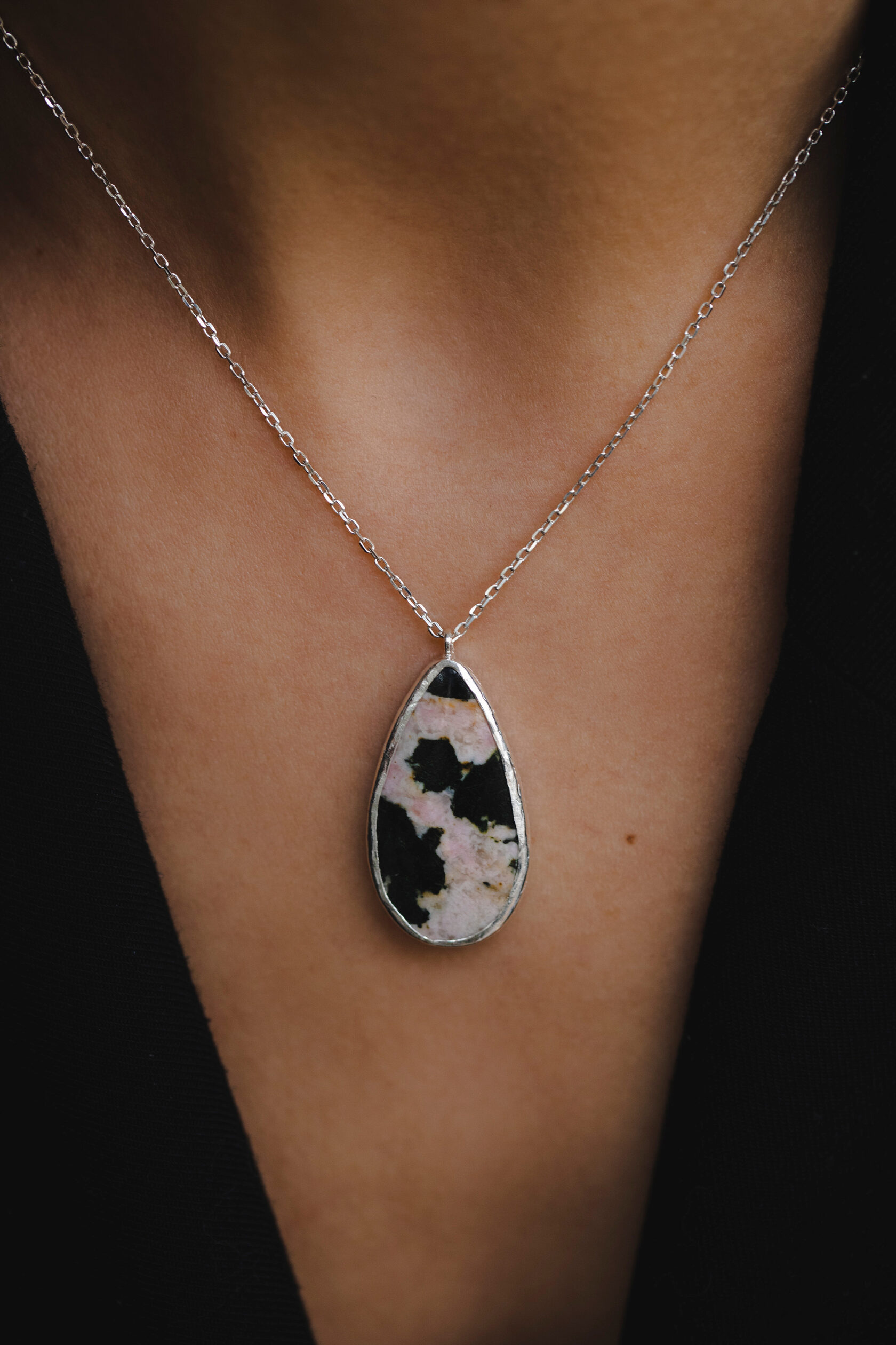 Подвеска с тулитом