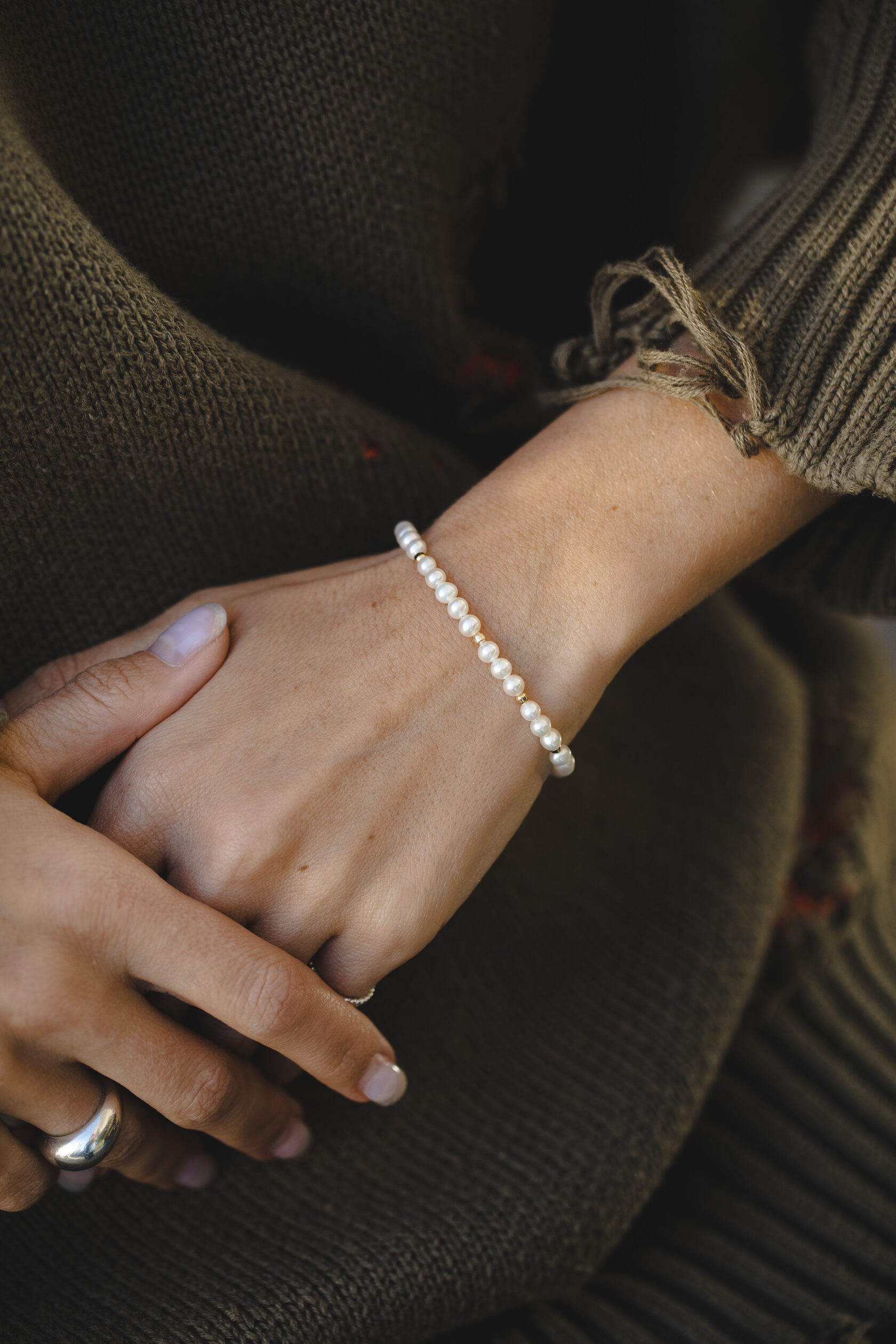 Браслет с бусинами речного жемчуга Браслет с бусинами речного жемчуга