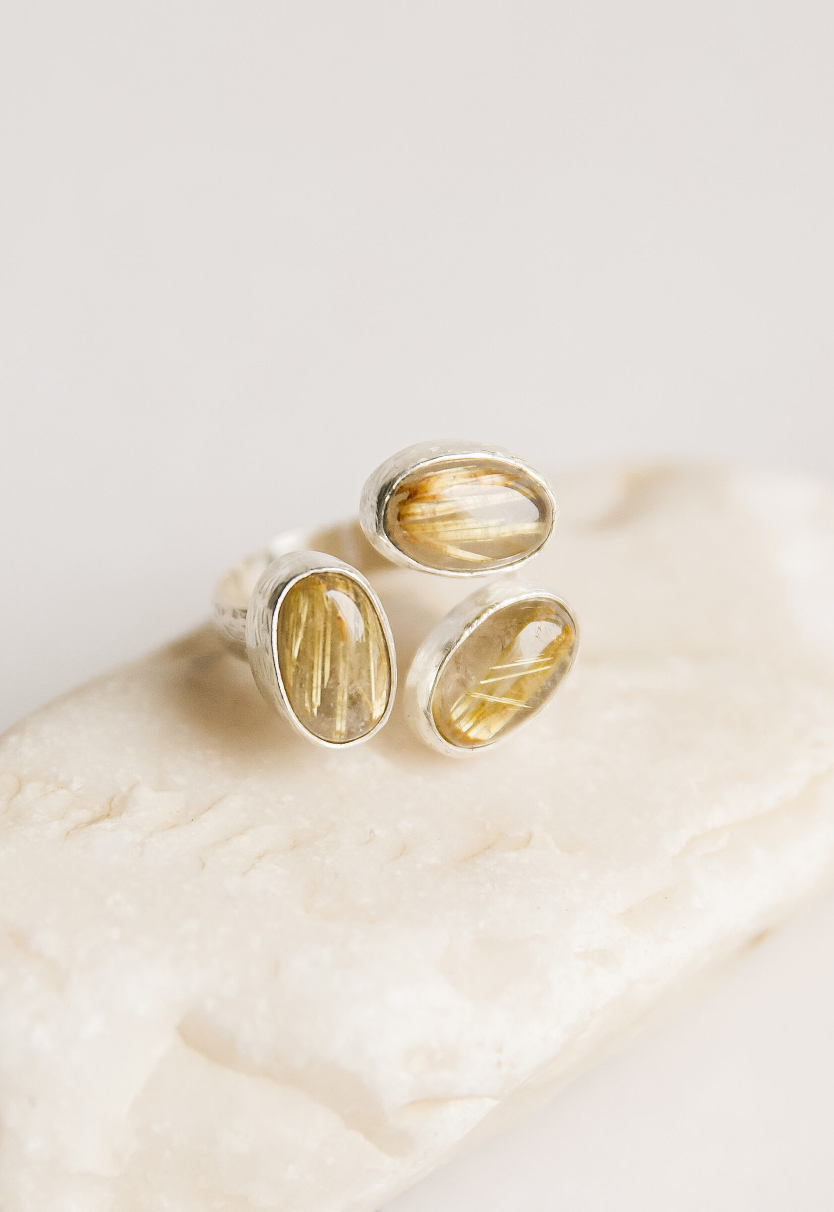 Кольцо с рутиловым кварцем