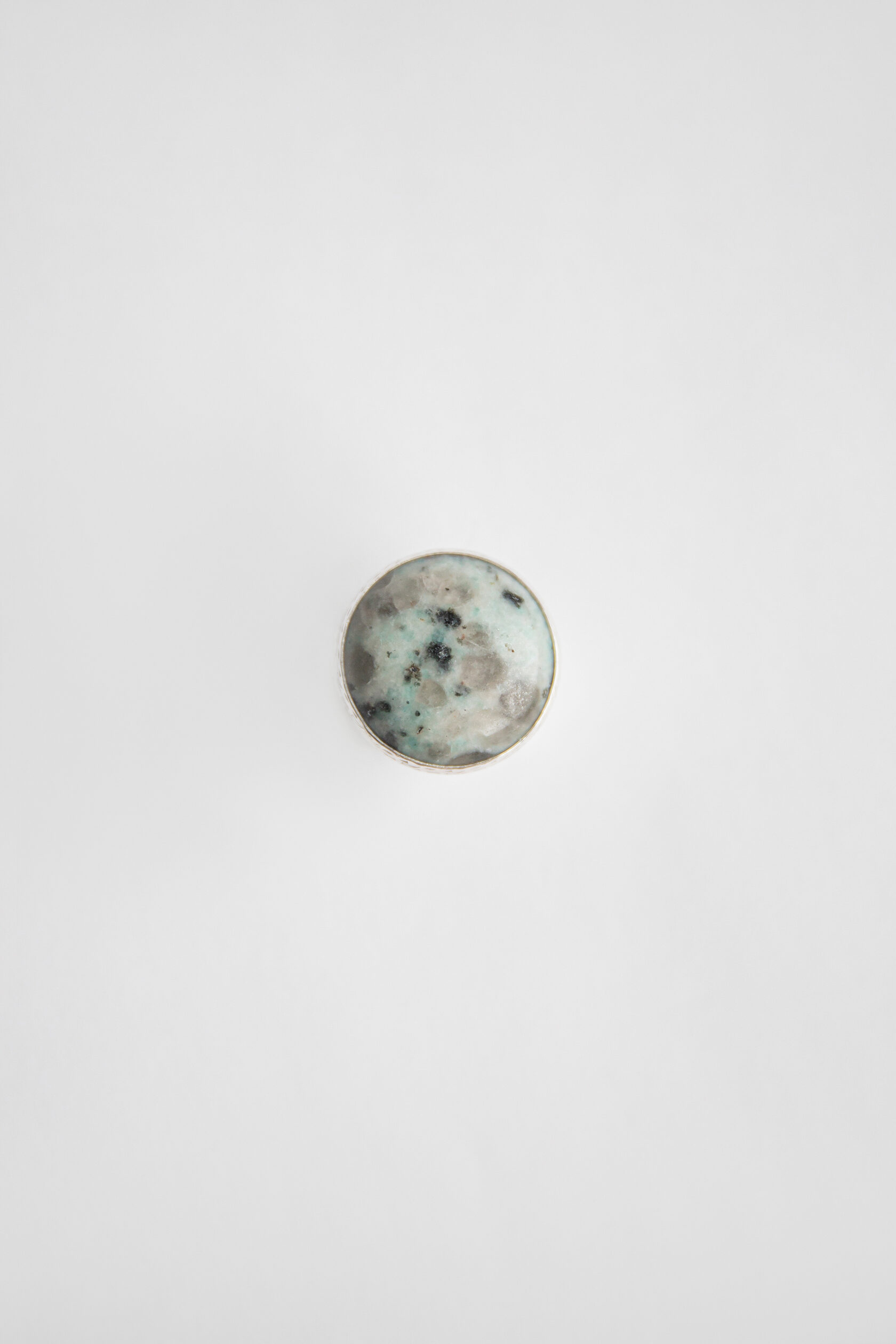 Кольцо с пегматитом