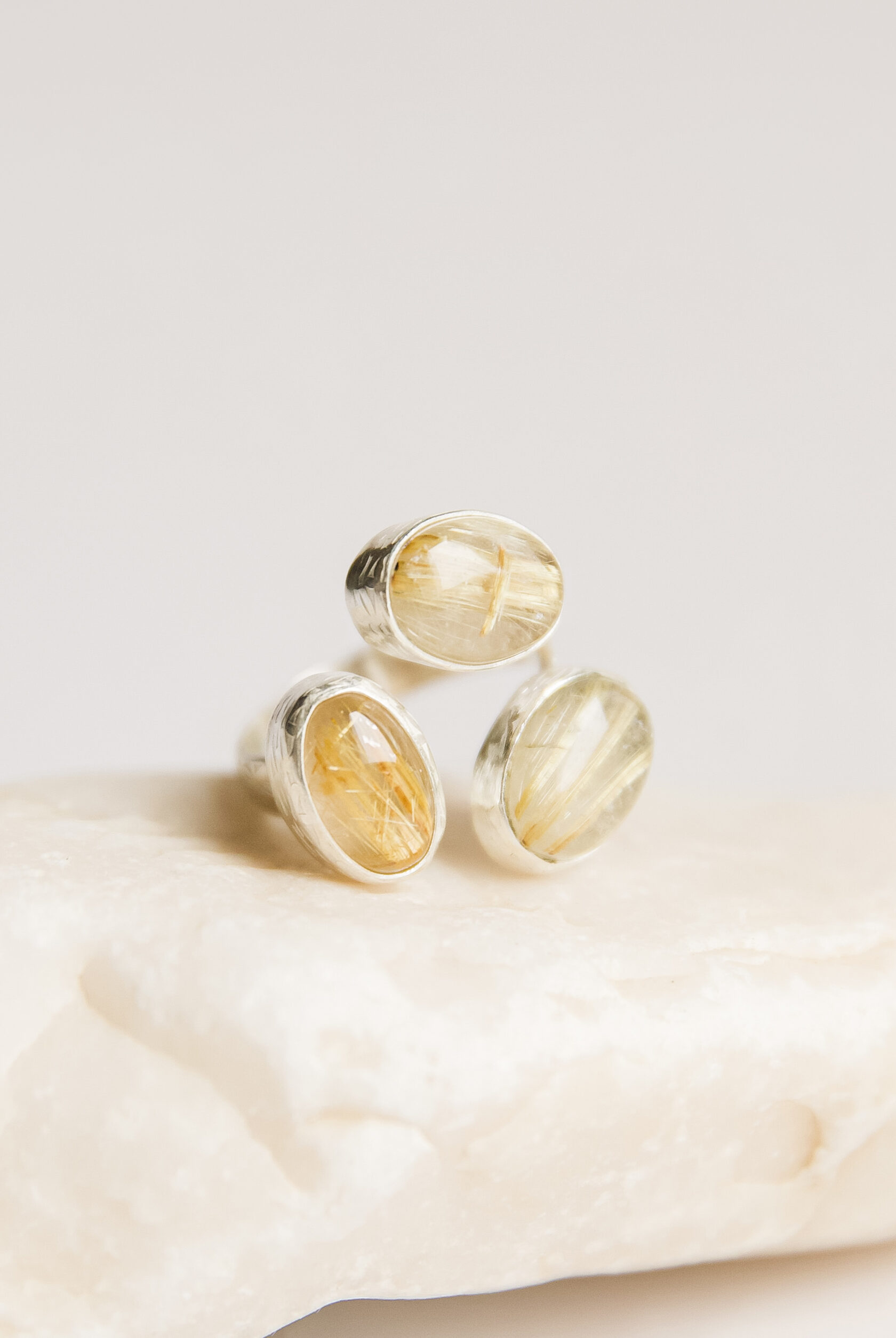 Кольцо с рутиловым кварцем