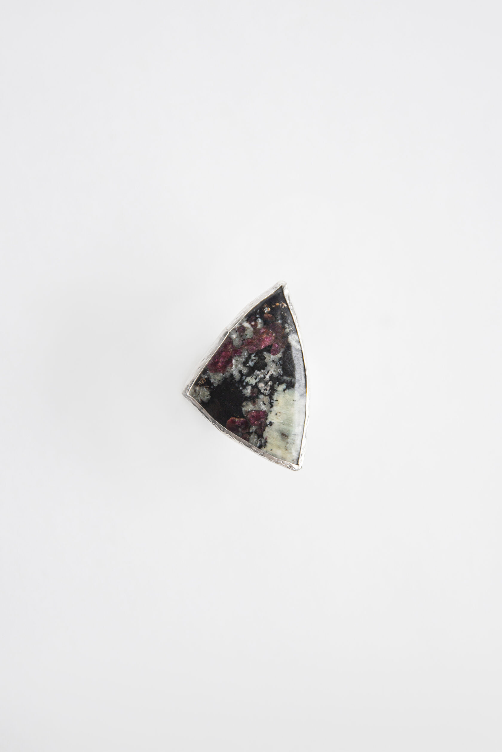 Кольцо с корундом