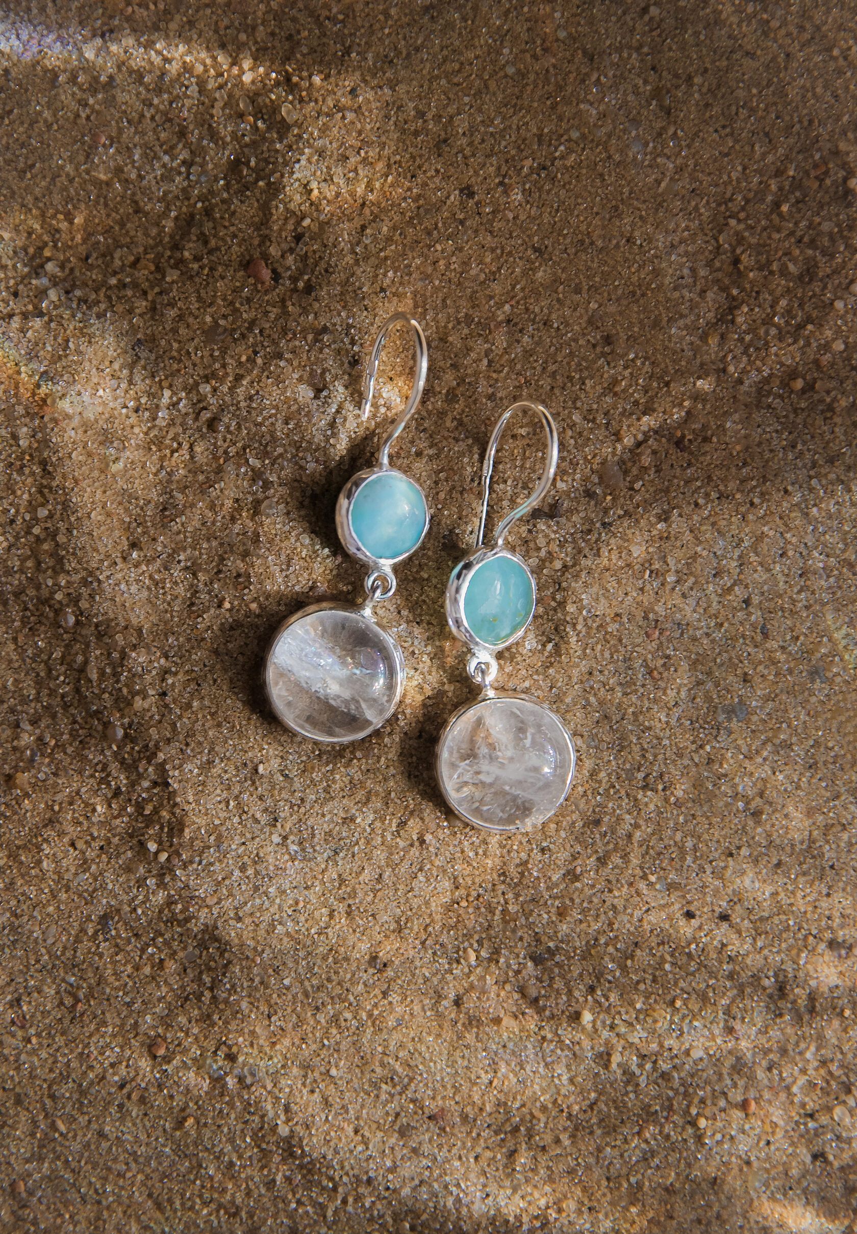 Серьги с перуанским опалом и горным хрусталем