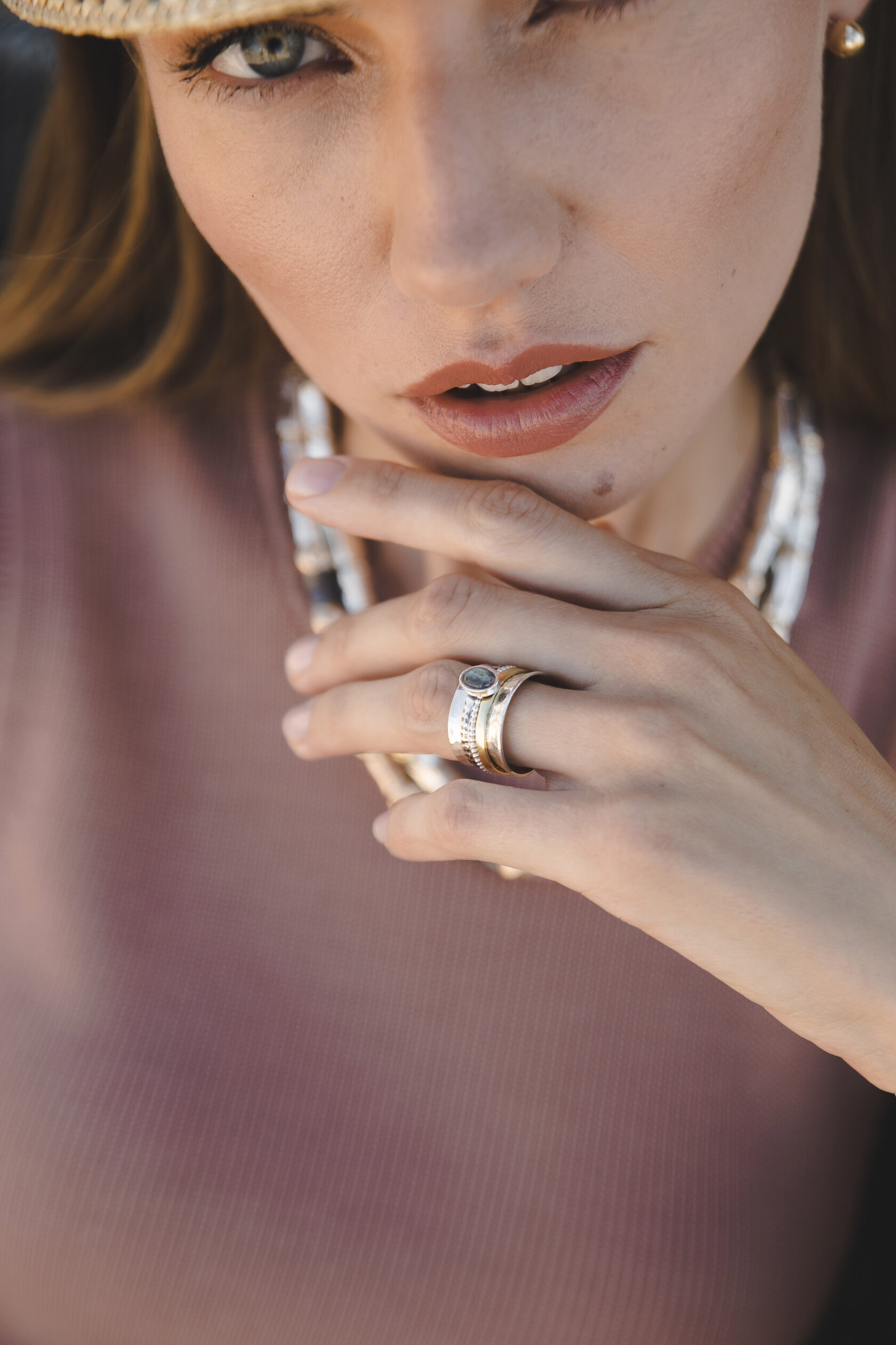 Кольцо-спинер с лабрадоритом