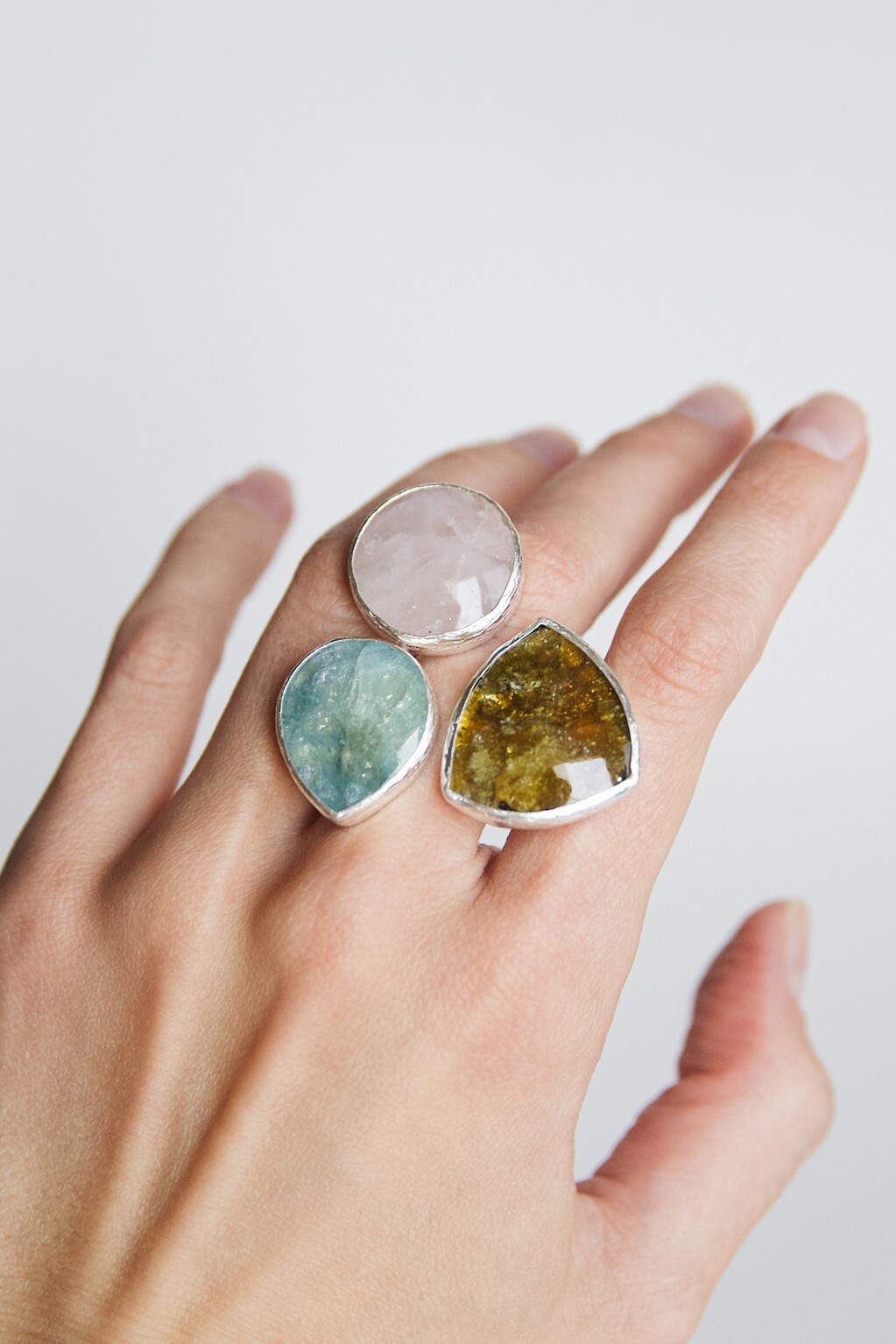 Кольцо с розовым кварцем, турмаилном и аквамарином