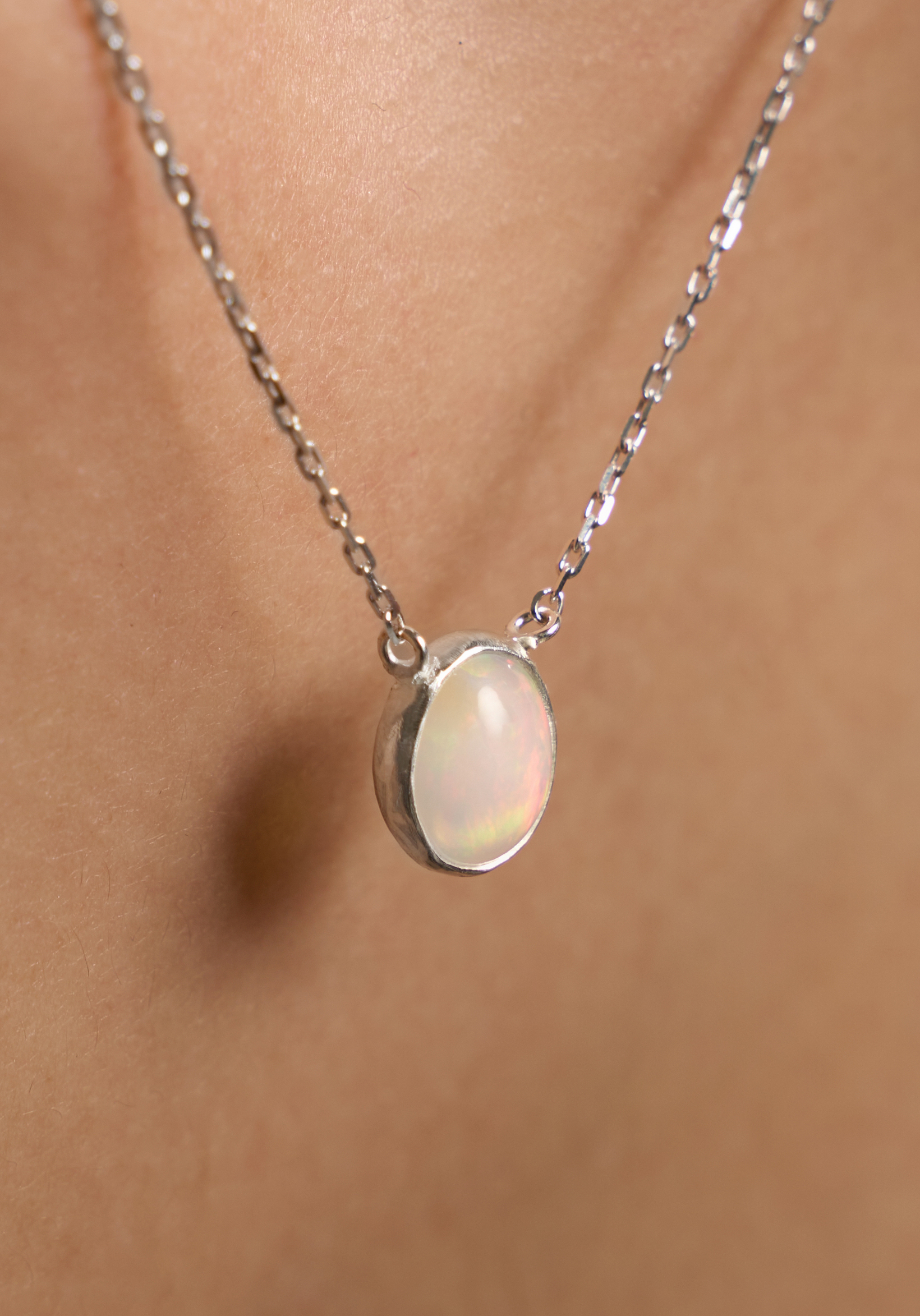 Подвеска с эфиопским опалом