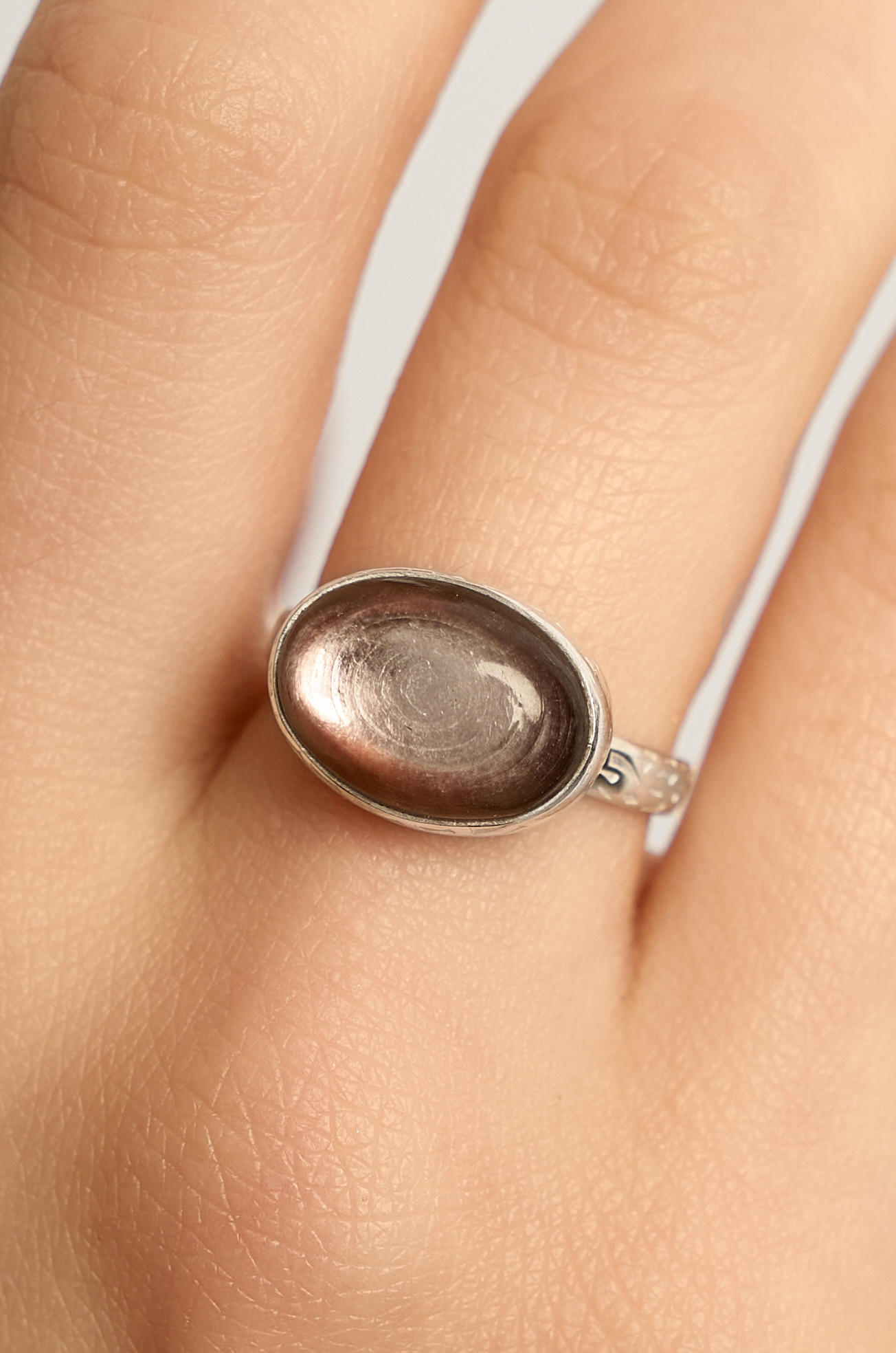 Кольцо с лепидолитом