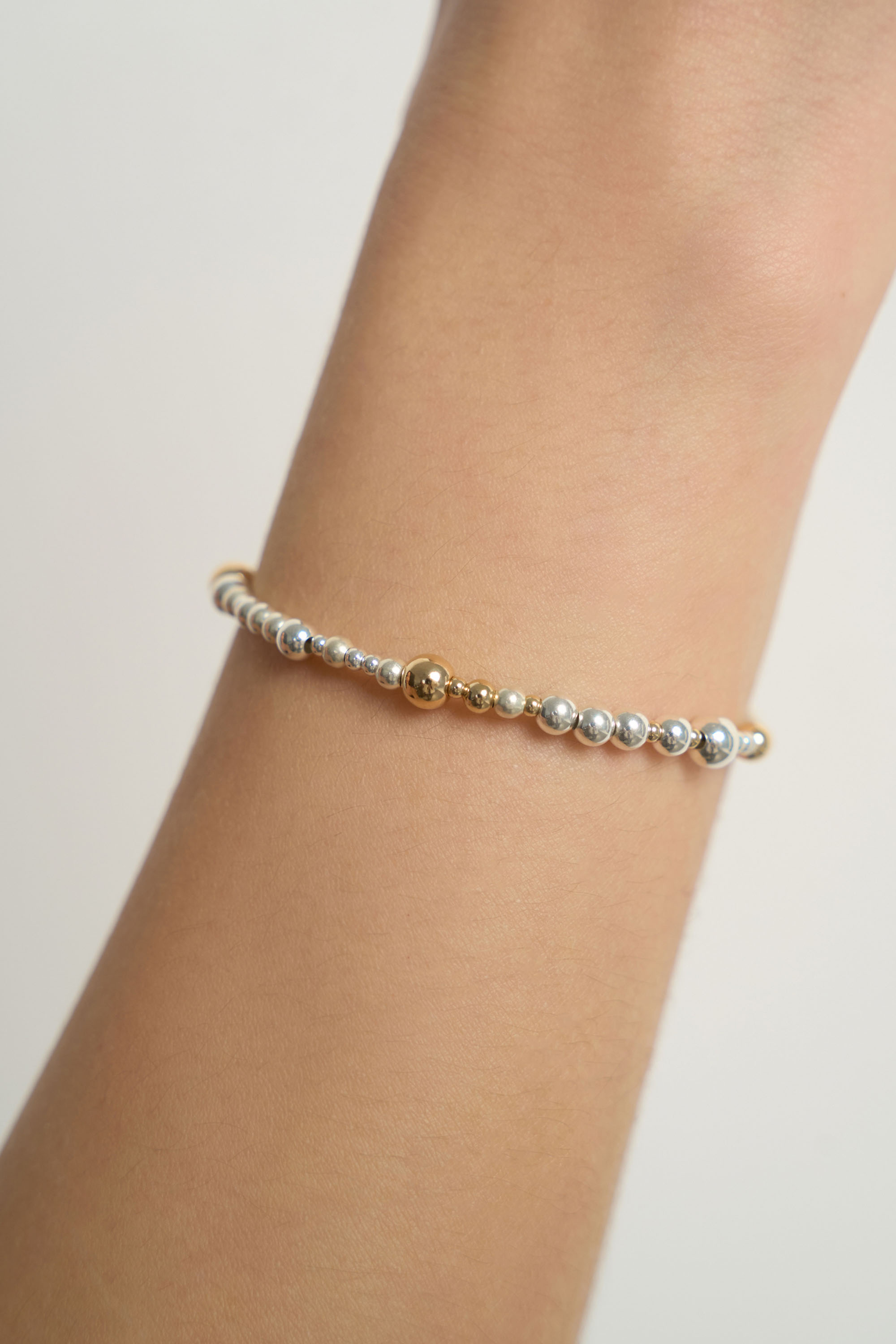 Браслет Баблс с разными маленькими бусинами