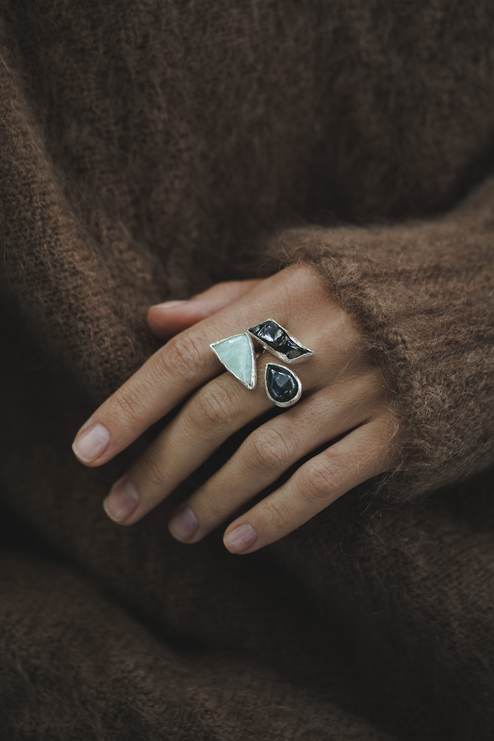 Кольцо с амазонитом, шпинелью и кианитом