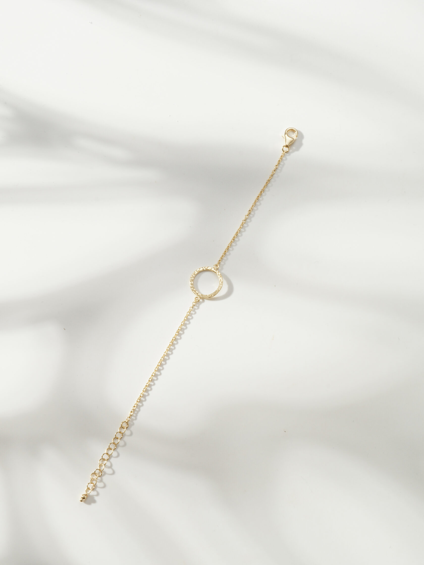 Браслет с мятым кругом