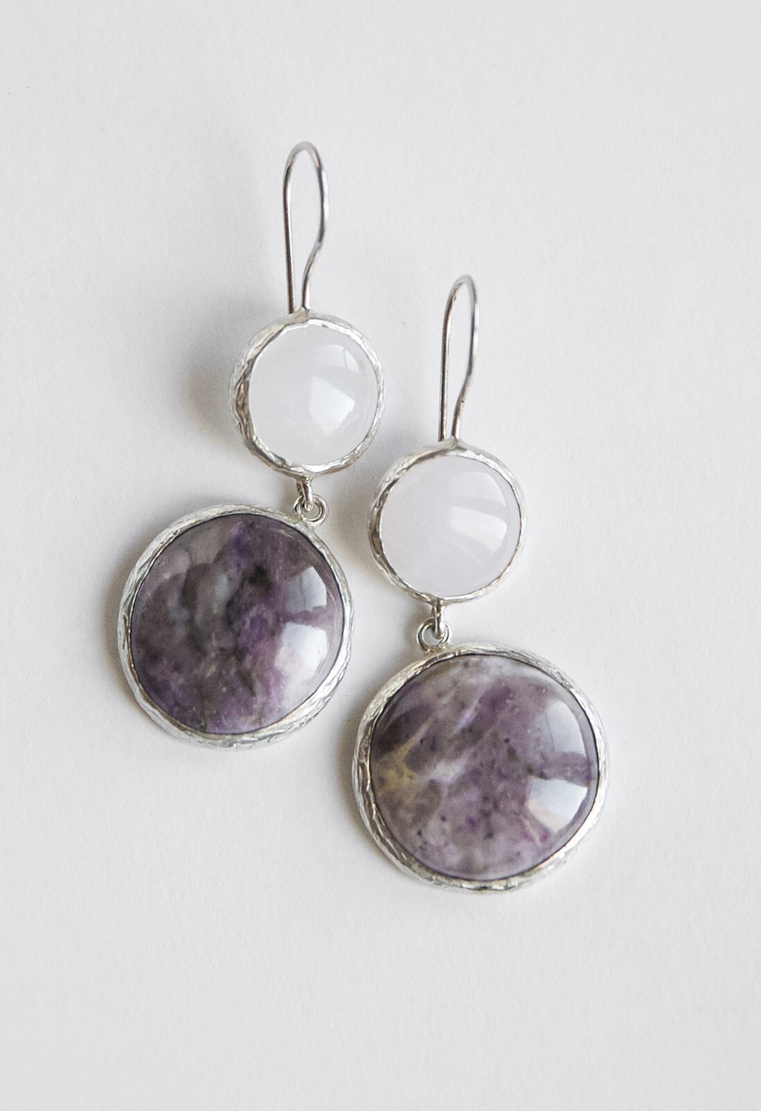 Серьги с кварцем и уссингитом