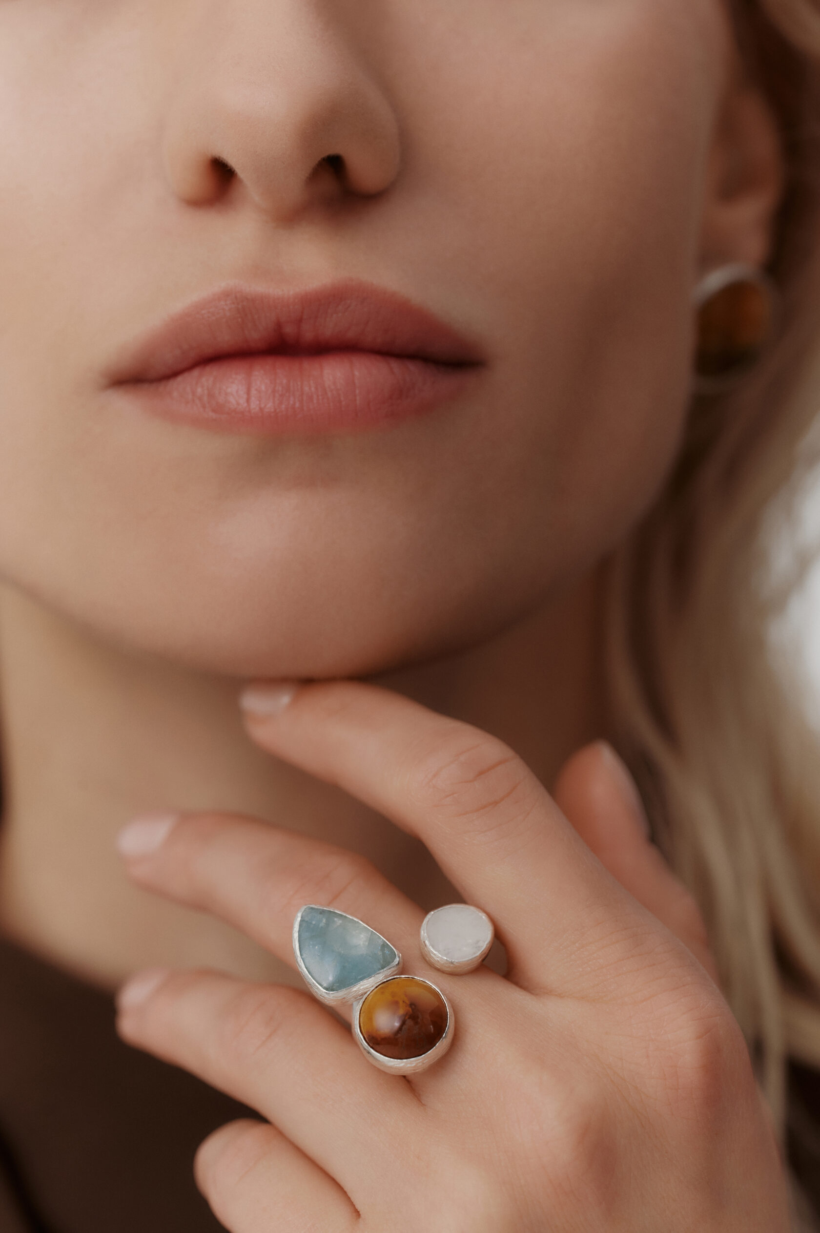 Кольцо с аквамарином, кварцем и яшмой