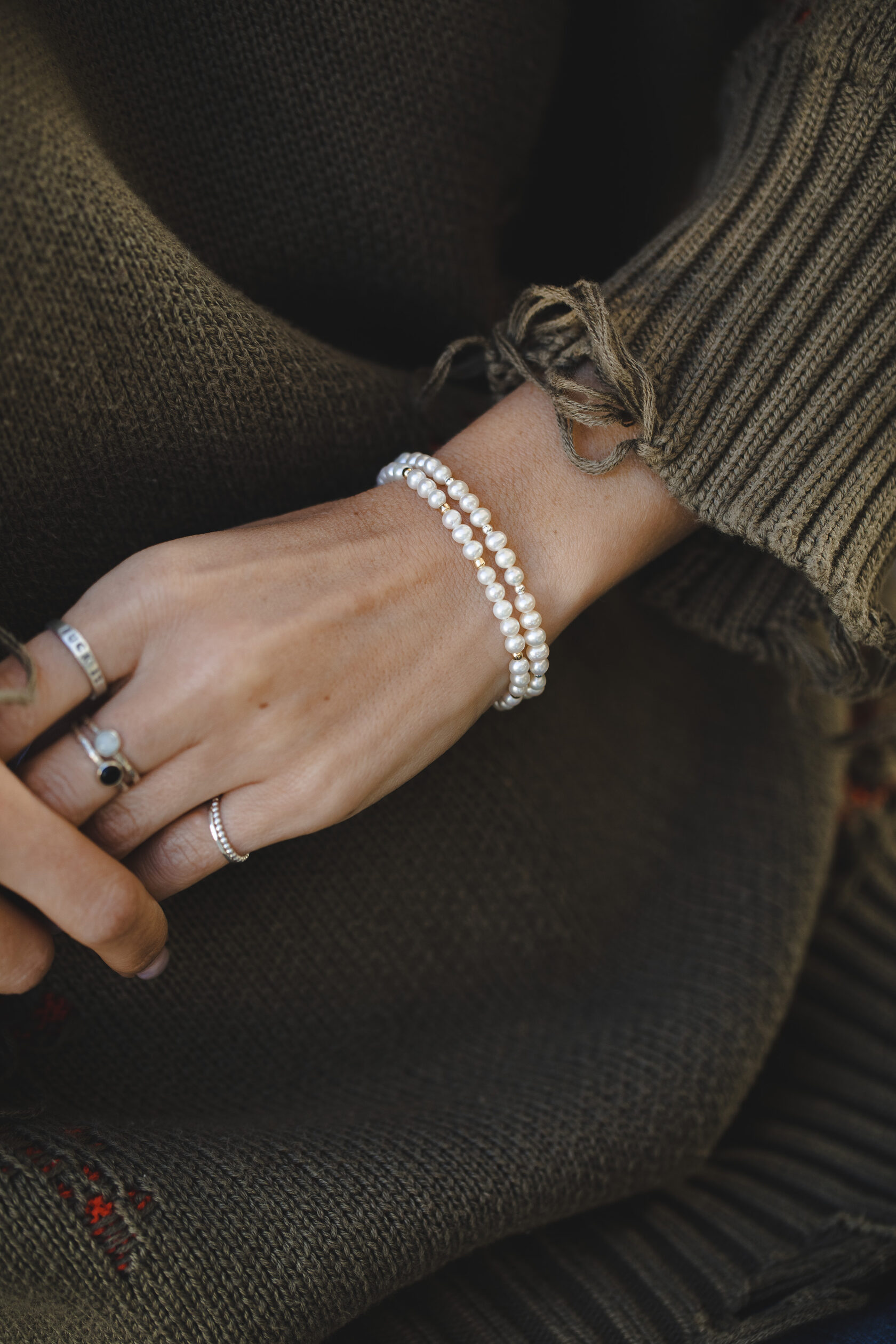 Браслет с бусинами речного жемчуга Браслет с бусинами речного жемчуга