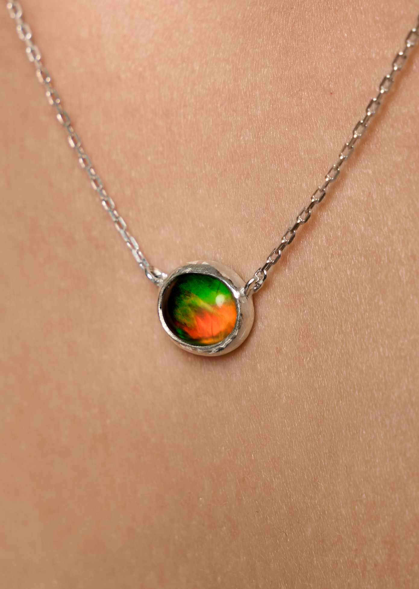 Подвеска с эфиопским опалом