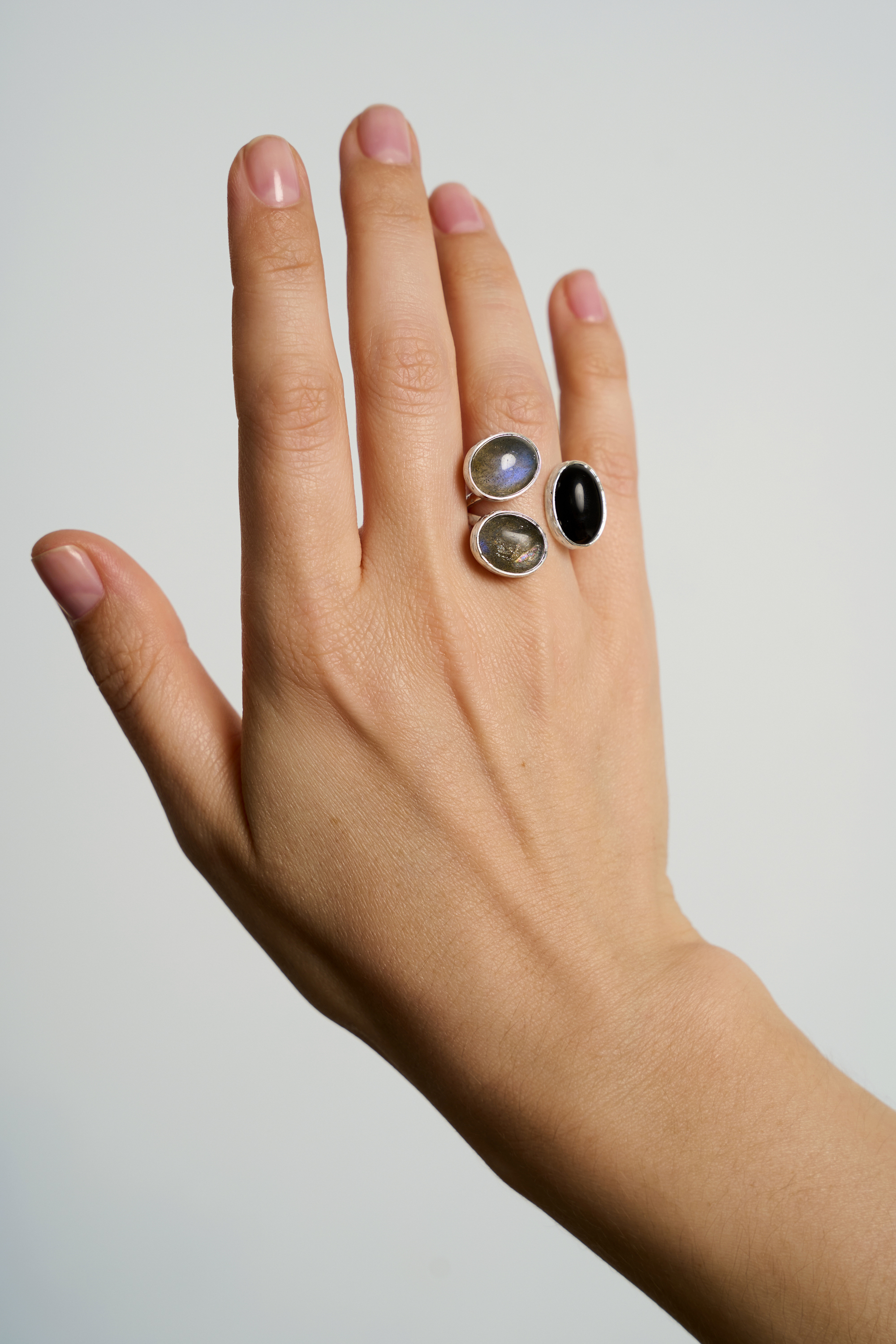 Кольцо с черным агатом и лабрадоритом