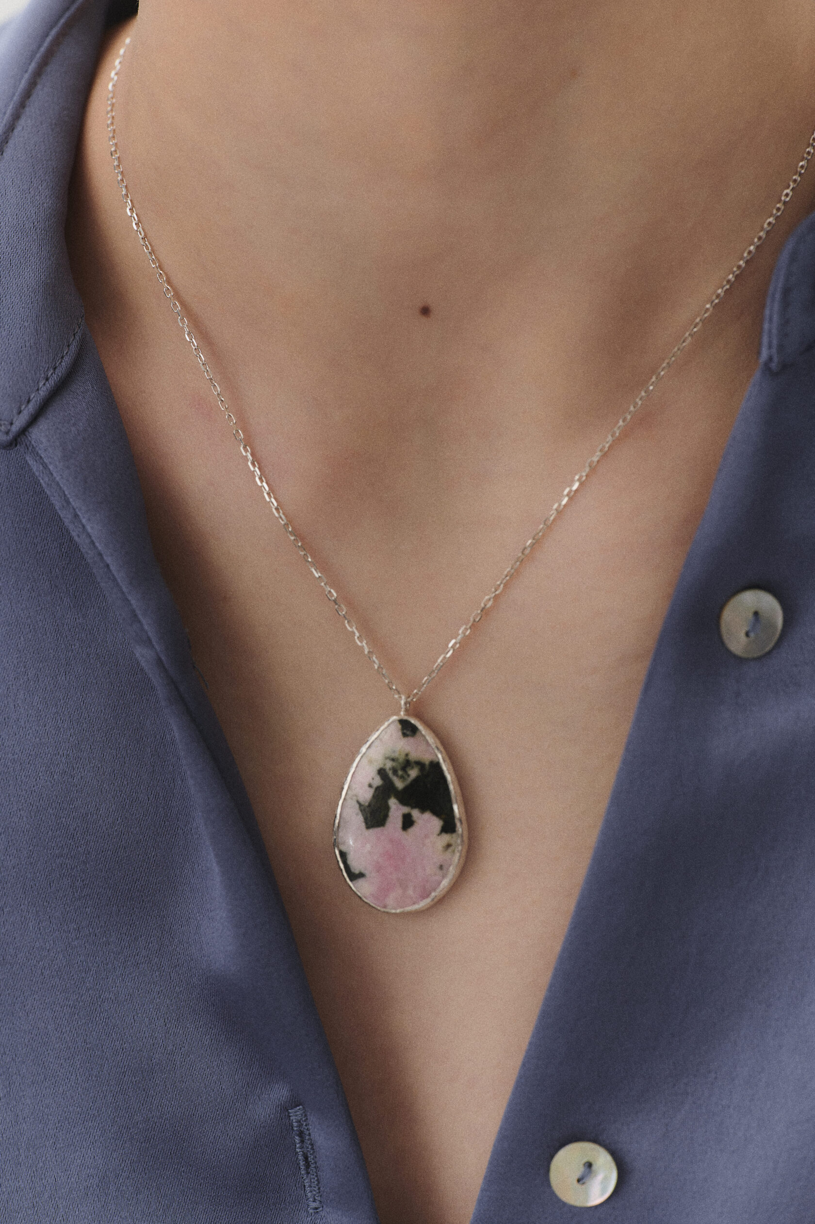 Подвеска с тулитом